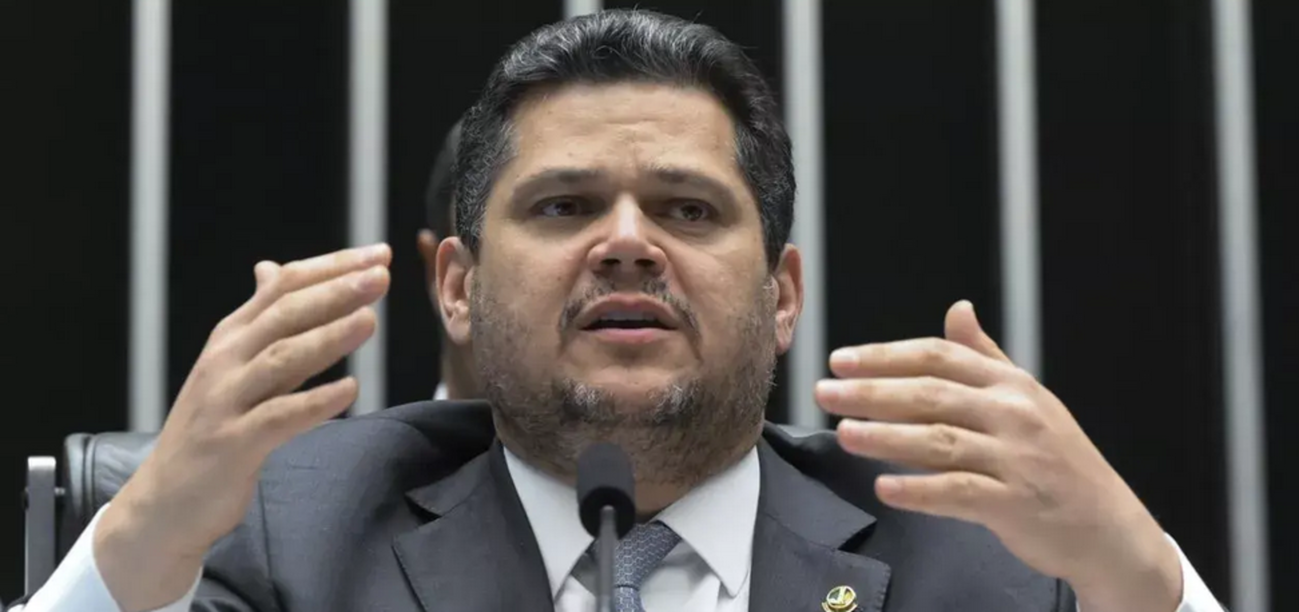 Alcolumbre marca sessão para analisar veto à redução de pena de Bolsonaro para 30 de abril