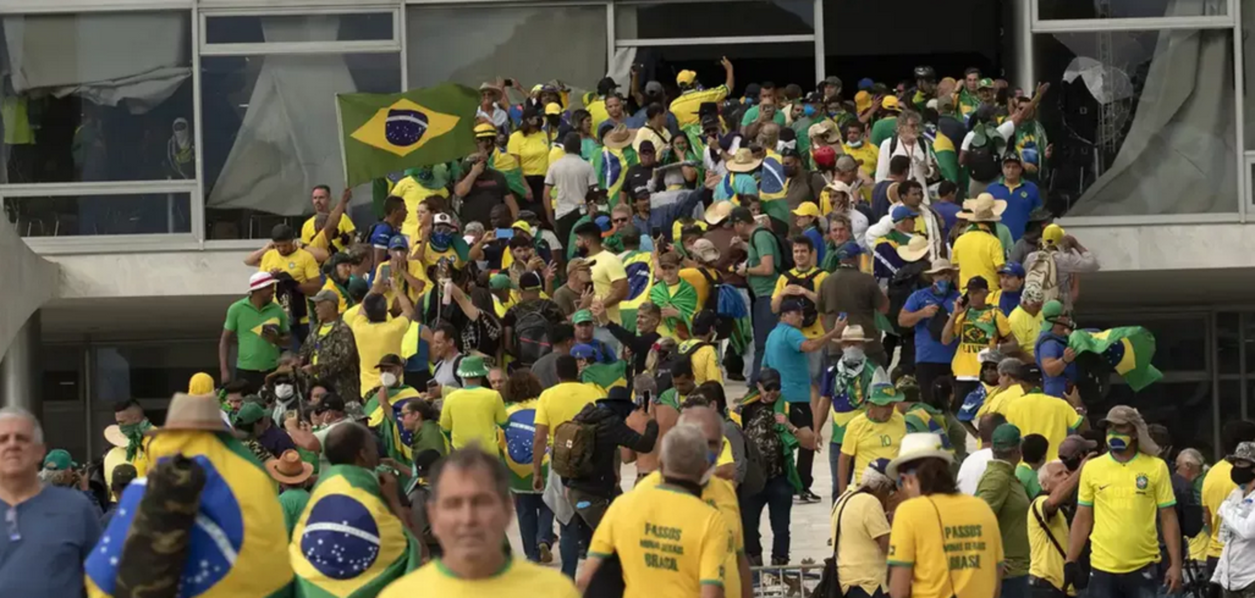 Anistia avança na Câmara e pode beneficiar atos de 2022