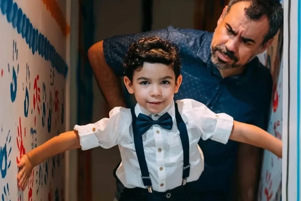 Humorista lamenta morte do filho e compartilha fotos: ‘Era só uma criança’