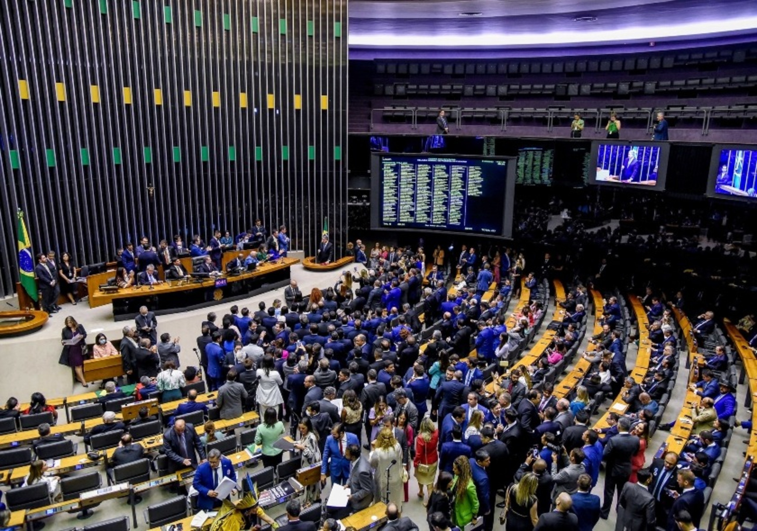 Grupo de sete deputados concentra R$ 1,5 bi em emendas na Câmara