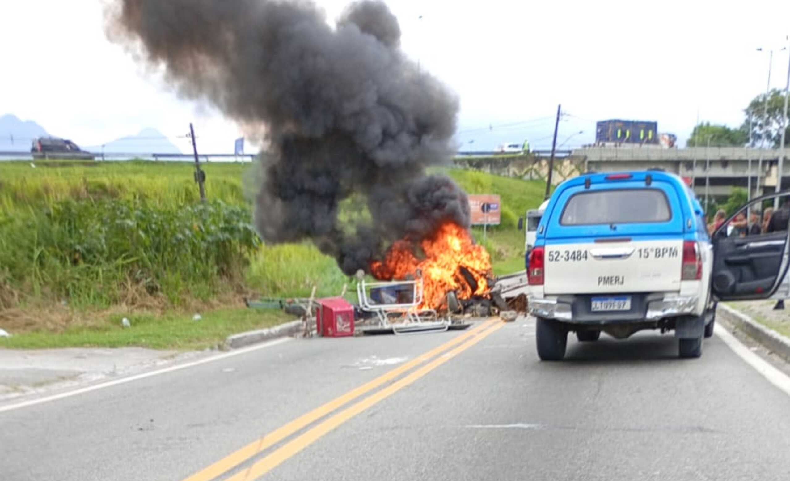 Moradores fazem ato após morte de morador em ação em Caxias; vídeo