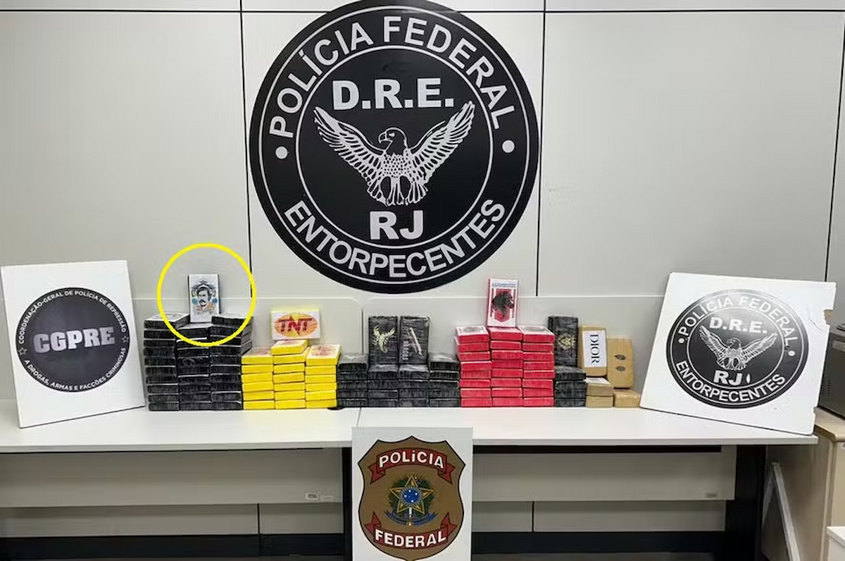 PF apreende mais de 200 kg de drogas na Dutra e encontra cocaína com rosto de Pablo Escobar