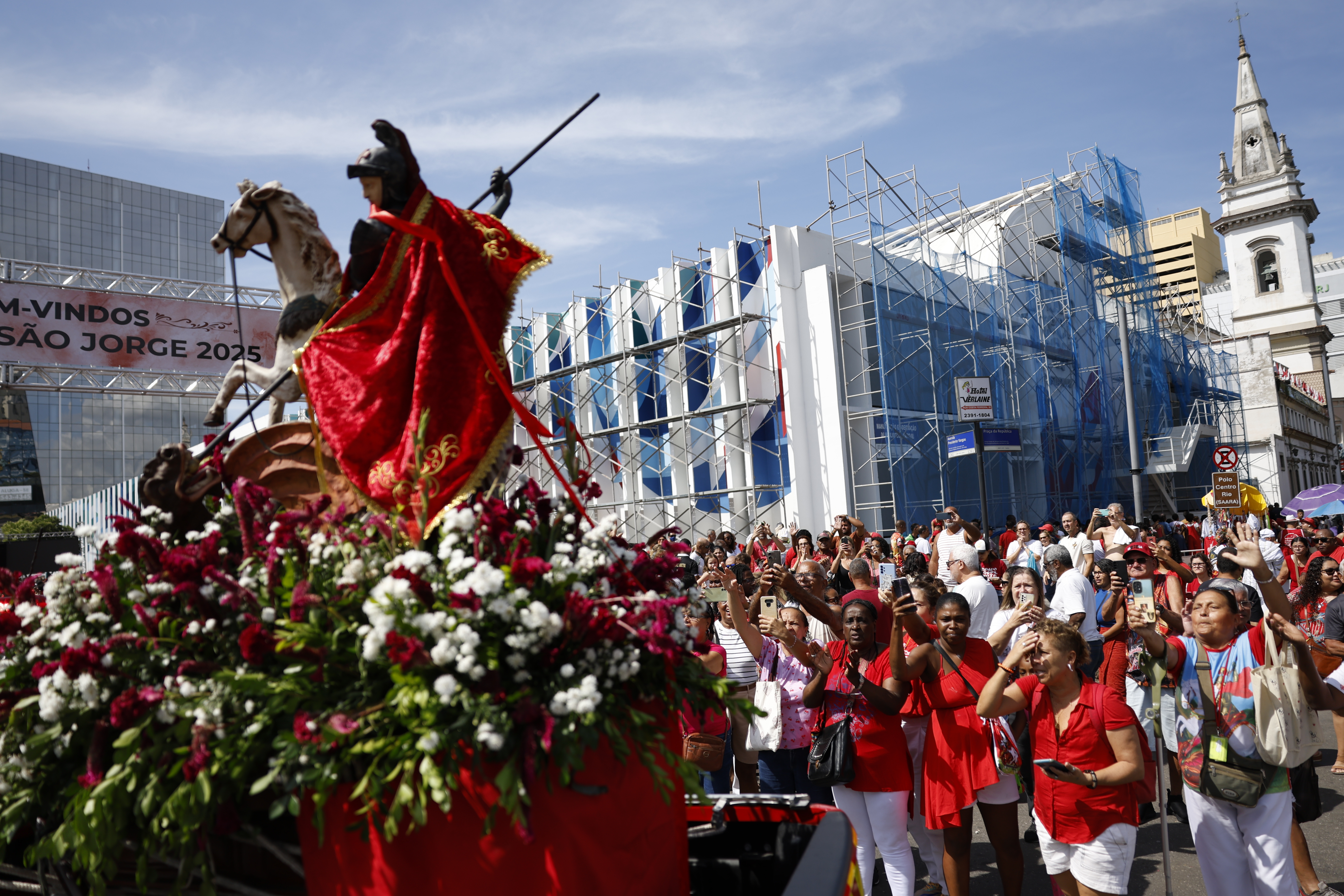 Prefeitura decreta ponto facultativo no dia 24 e cria feriadão de São Jorge no Rio