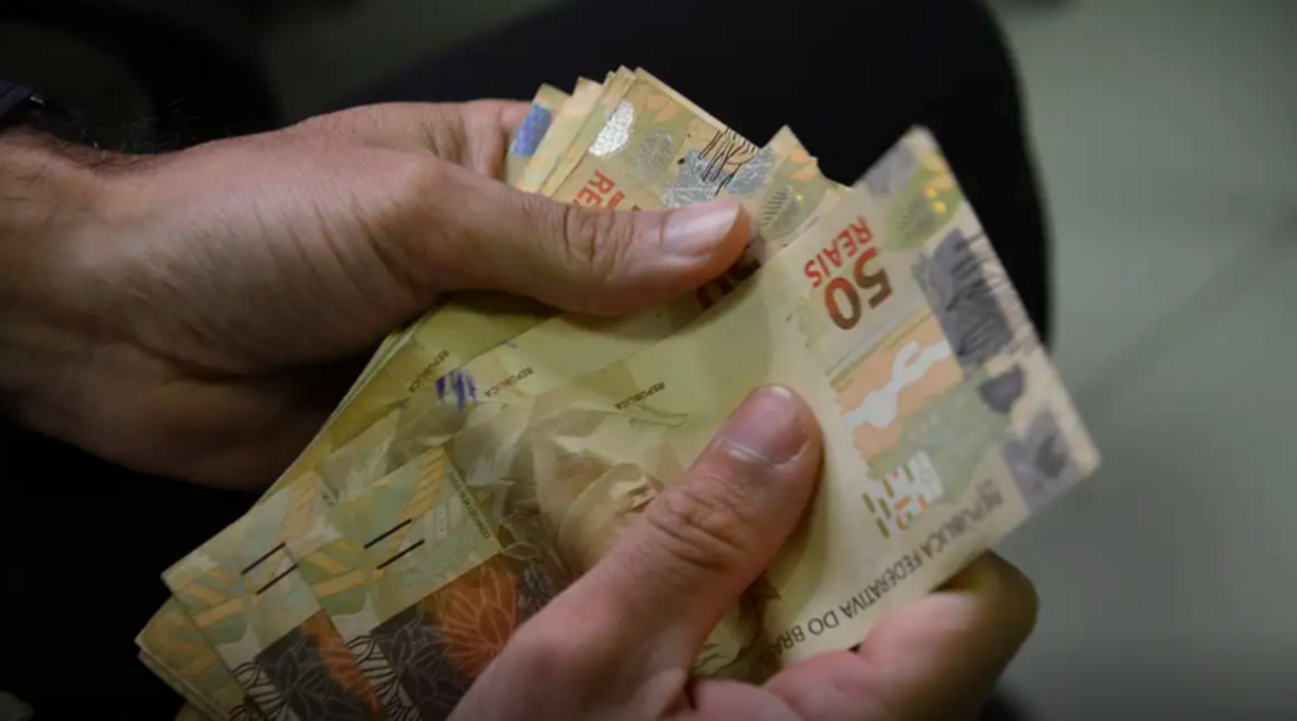 Mulheres relatam mais insegurança financeira que homens, aponta Datafolha