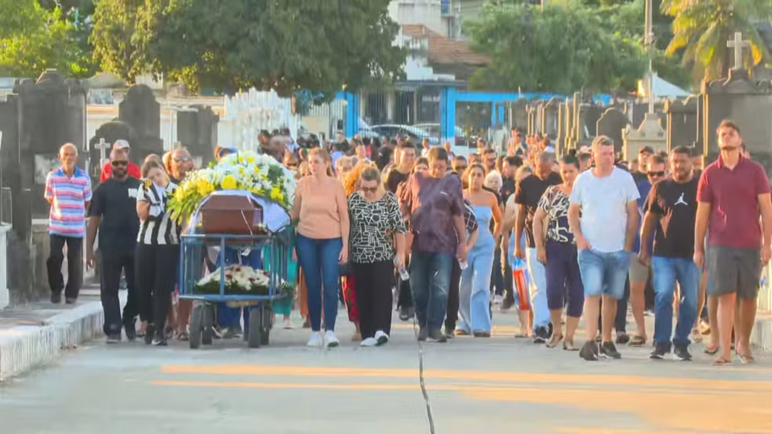 Empresário morto por PMs na Pavuna é enterrado sob comoção e investigação avança