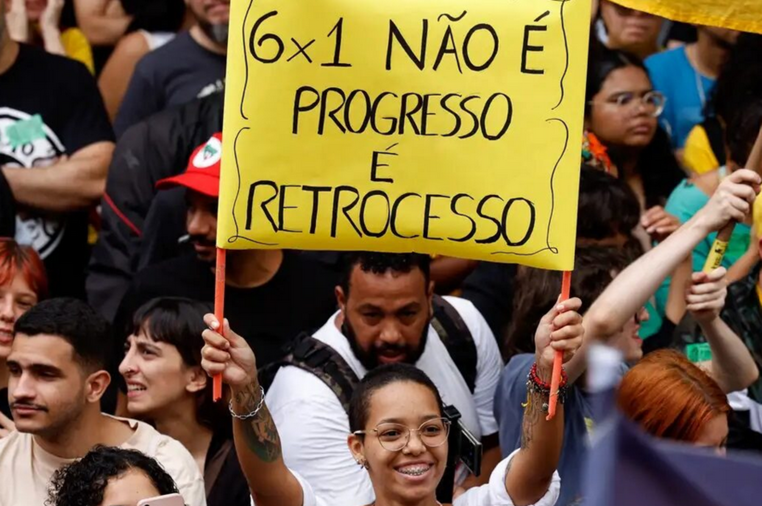 Câmara mantém votação sobre fim da escala 6×1 na CCJ após envio de projeto do governo