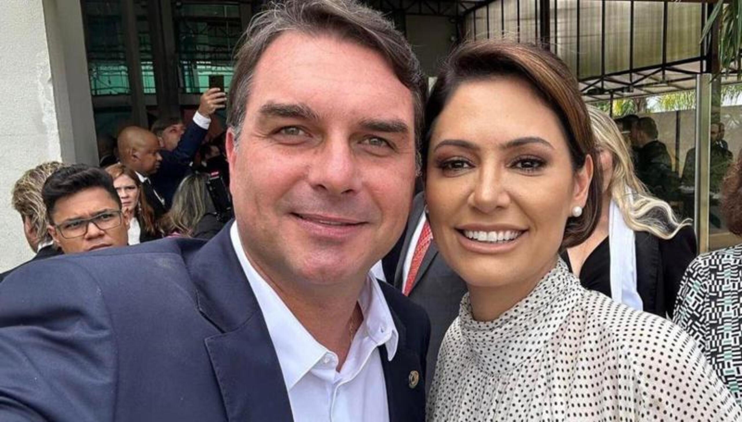 Michelle e Flávio Bolsonaro veem perdas com brigas públicas e cogitam reaproximação