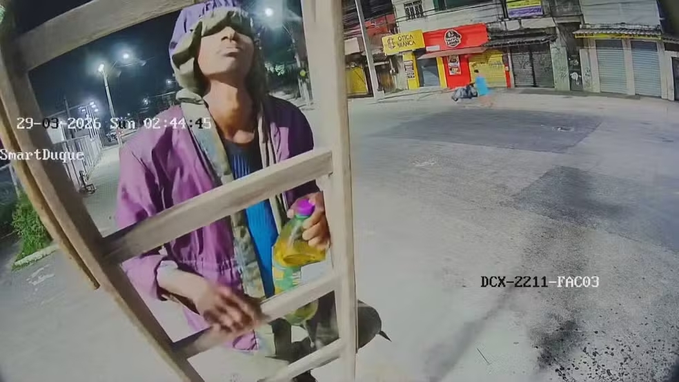 Suspeitos são presos por incendiar câmeras em Caxias