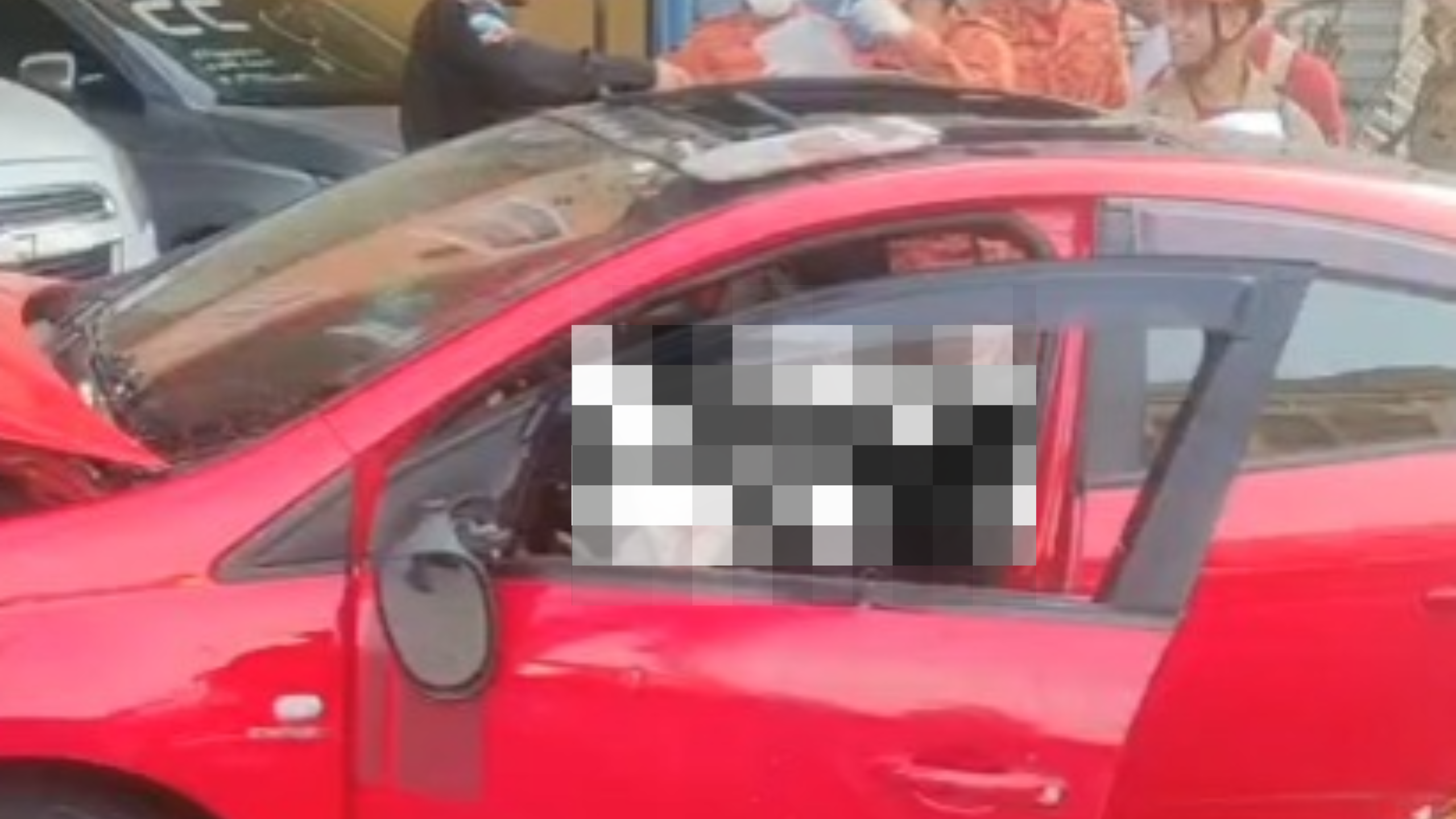 Homem é morto a tiros dentro de carro na Abolição