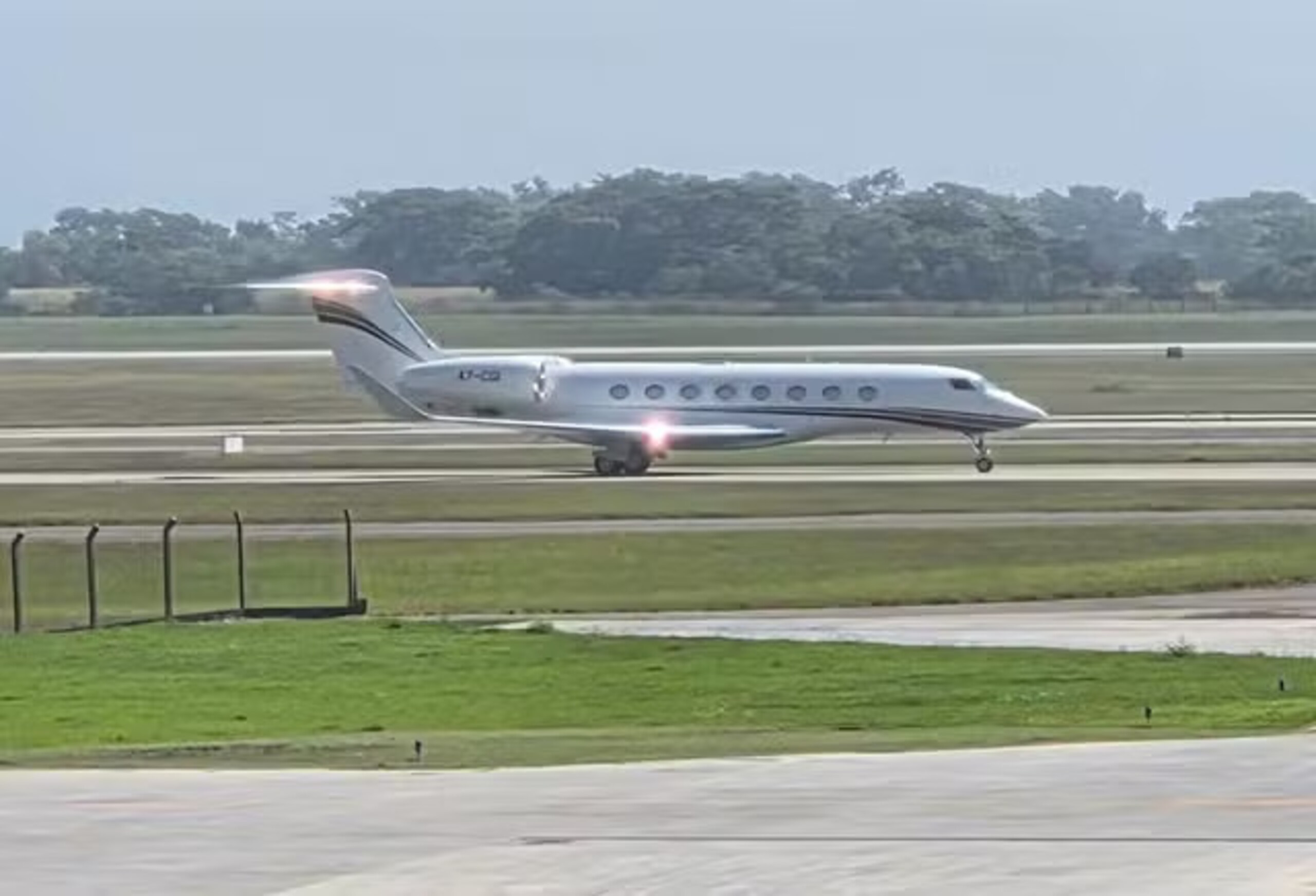 Shakira chega ao Rio para megashow gratuito em Copacabana