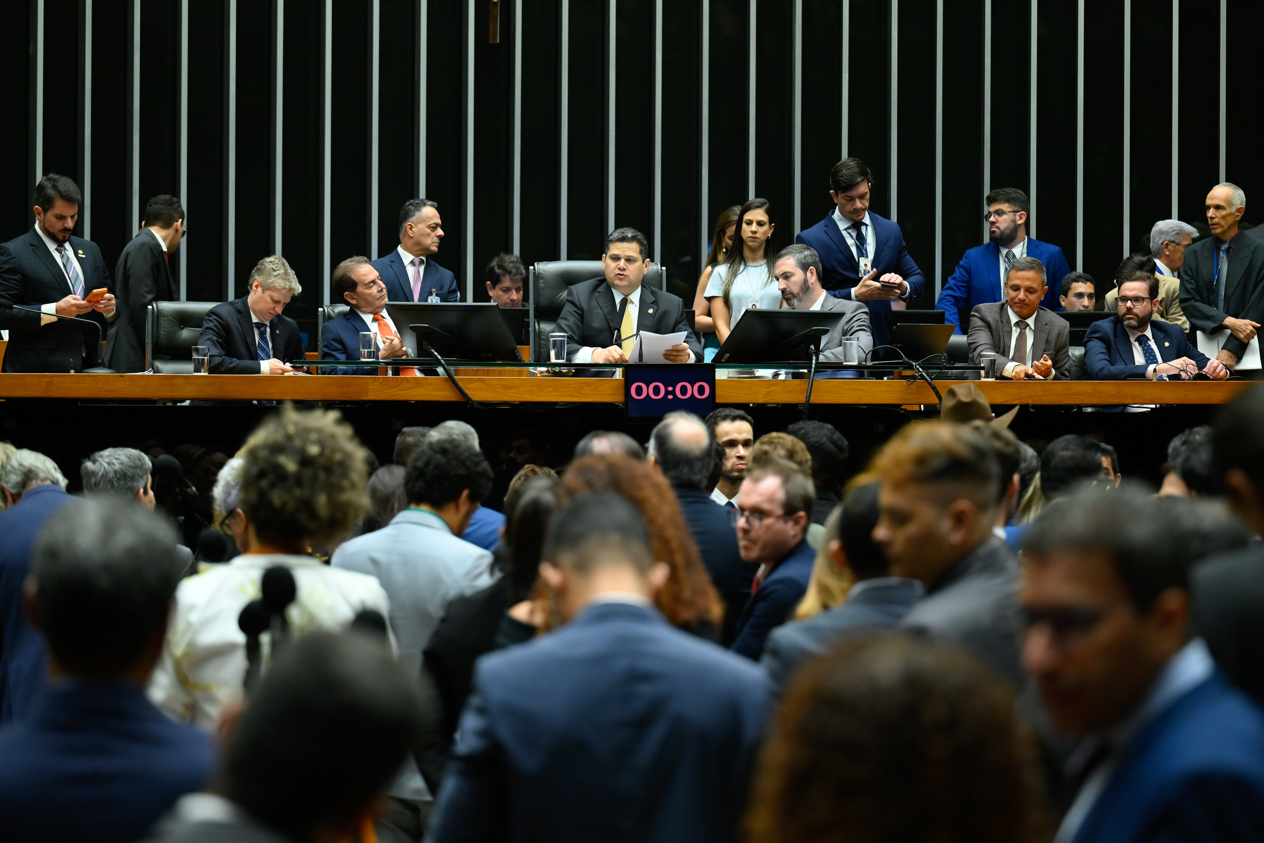 Congresso analisa veto de Lula ao PL da Dosimetria e pode diminuir pena de Bolsonaro; siga ao vivo