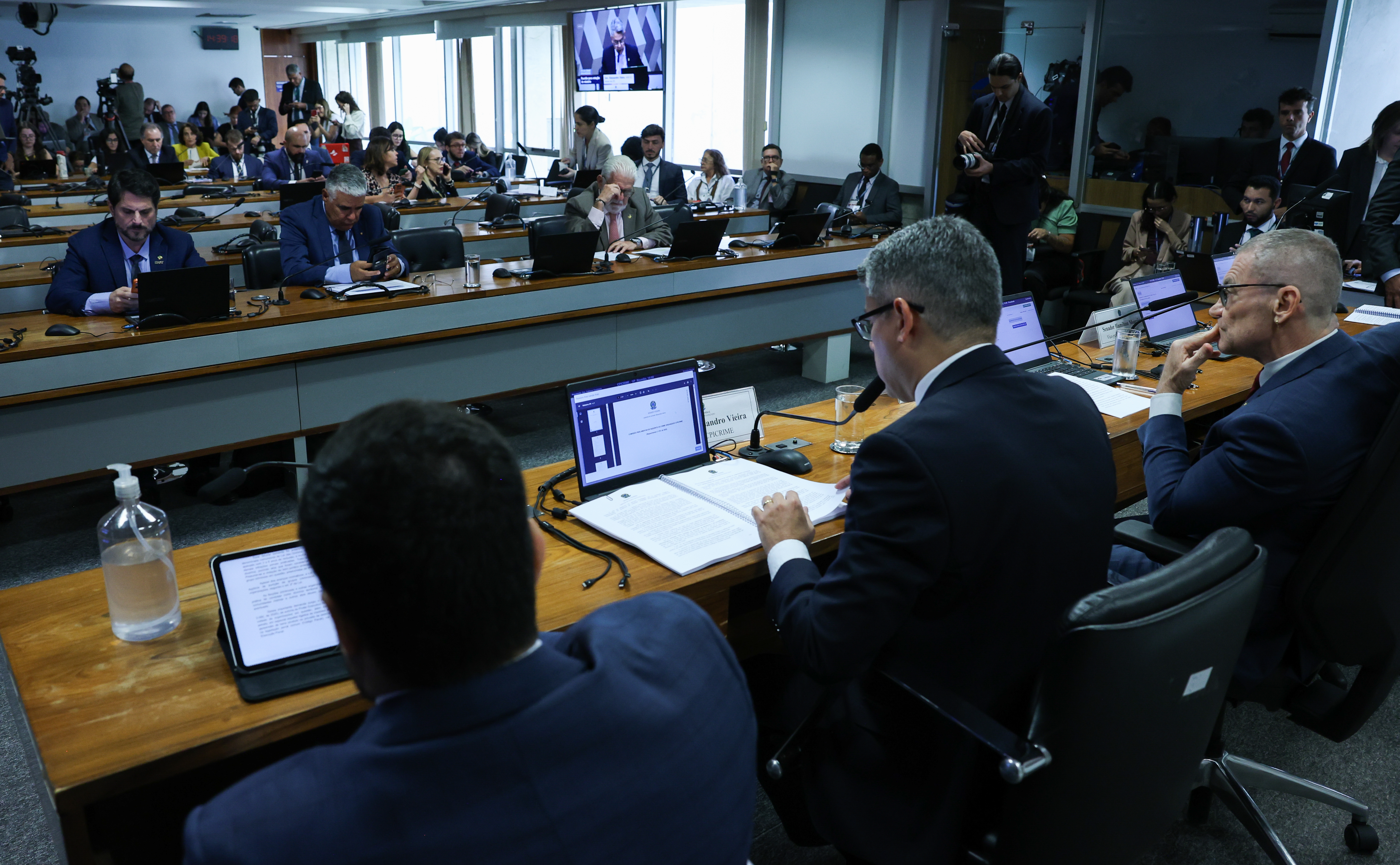 Governo e aliados trocam membros da CPI do Crime Organizado para barrar relatório final