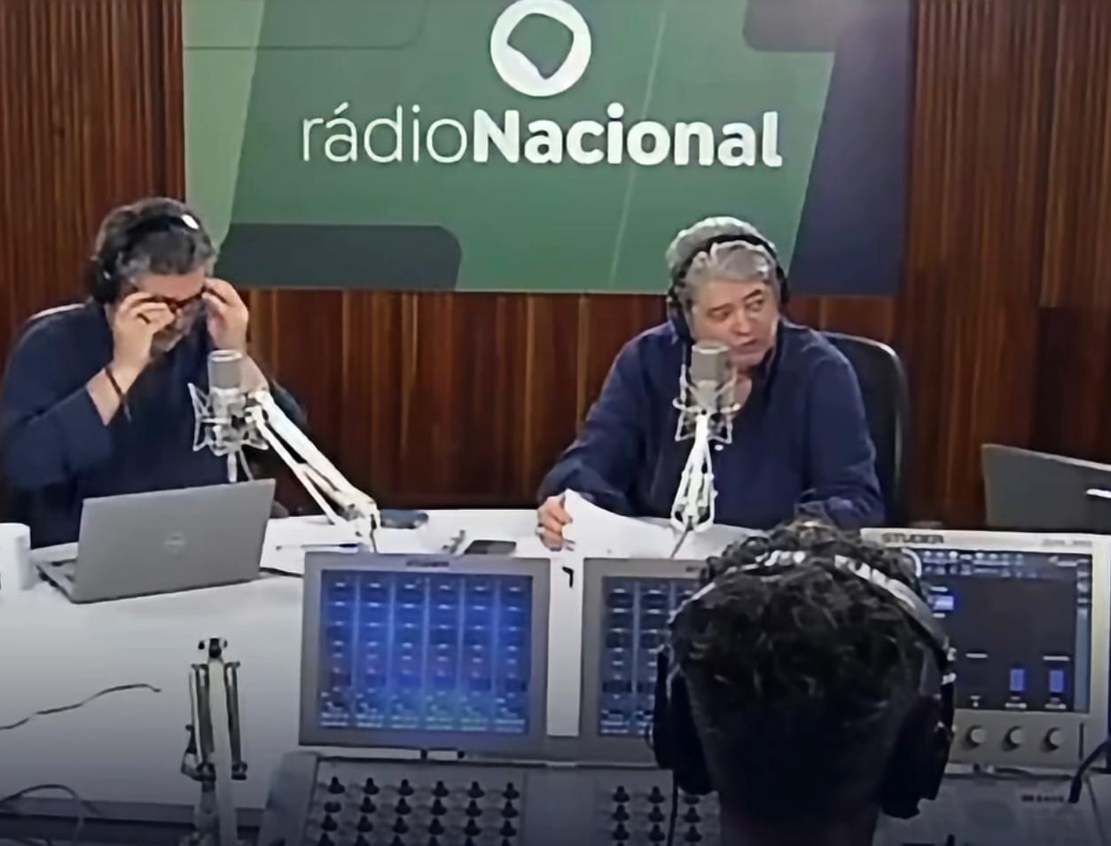 Datena se irrita ao vivo com baixa participação de ouvintes: ‘Não tem ninguém ouvindo essa bagaça?’; vídeo