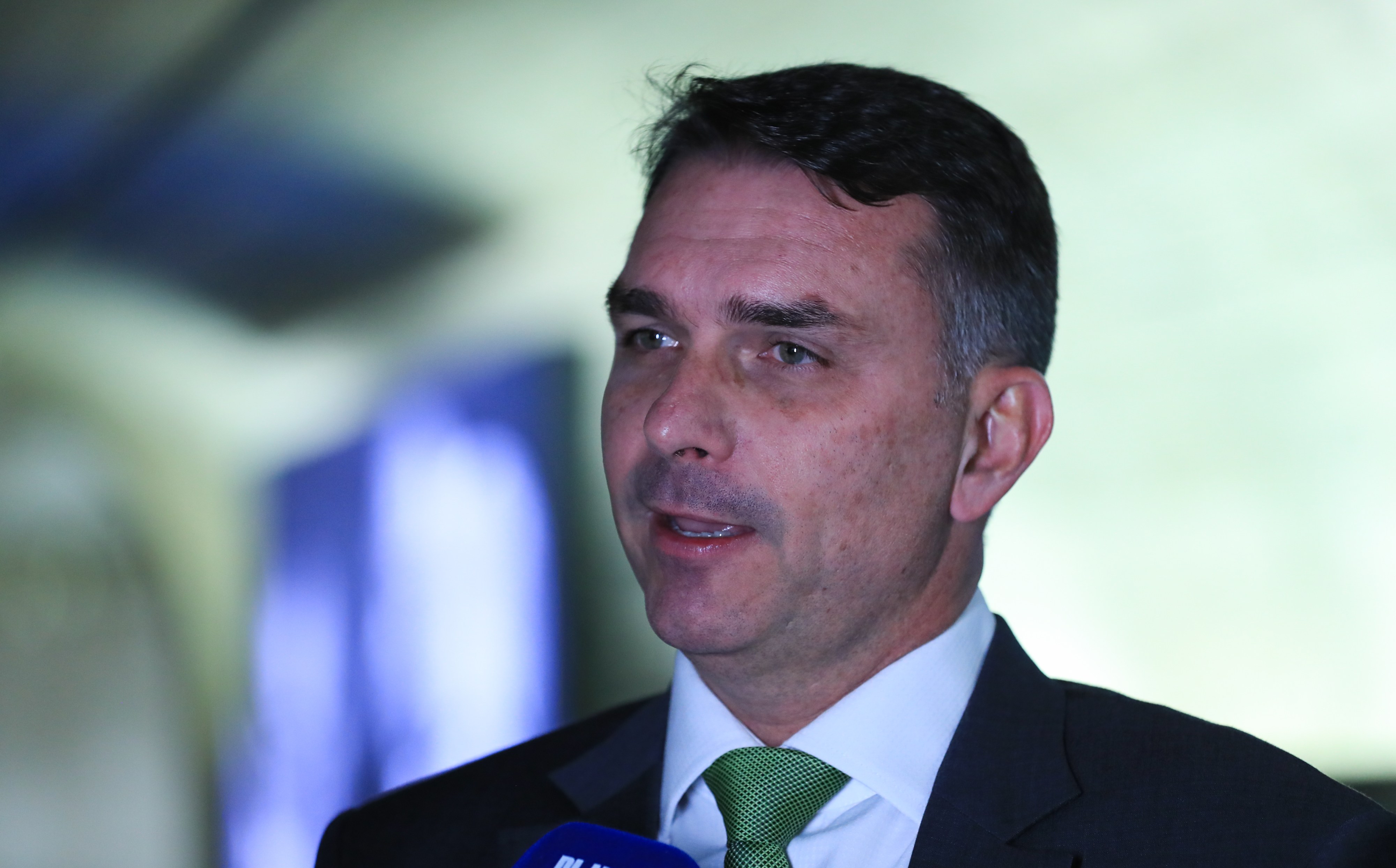 Flávio Bolsonaro acumula 43% de ausência em votações nominais no Senado