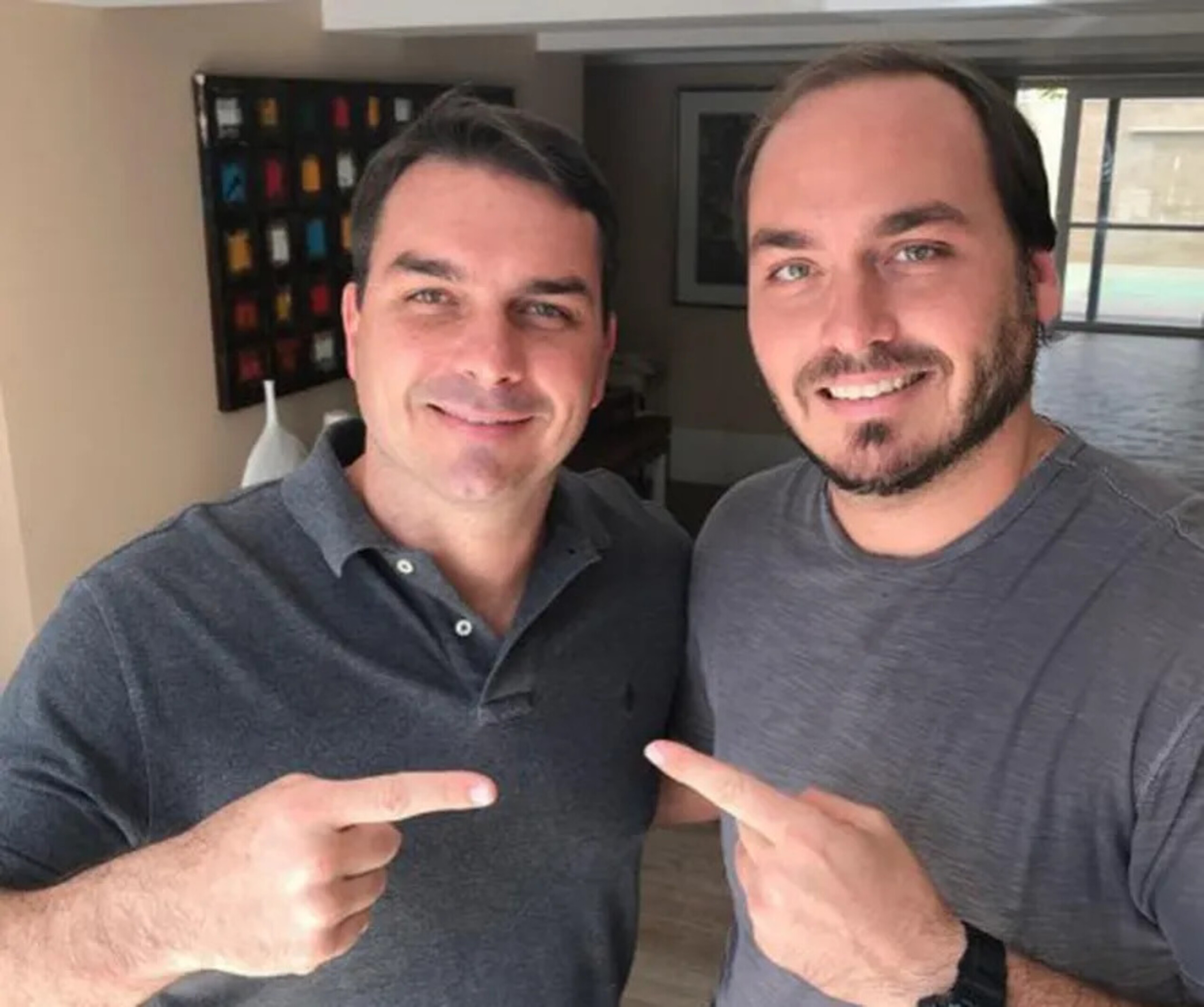 Carlos Bolsonaro cobra apoio a Flávio e ameaça ‘corrigir’ aliados do PL