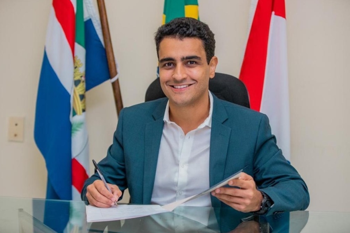 JHC, prefeito de Maceió, renuncia e pode disputar governo ou Senado em Alagoas