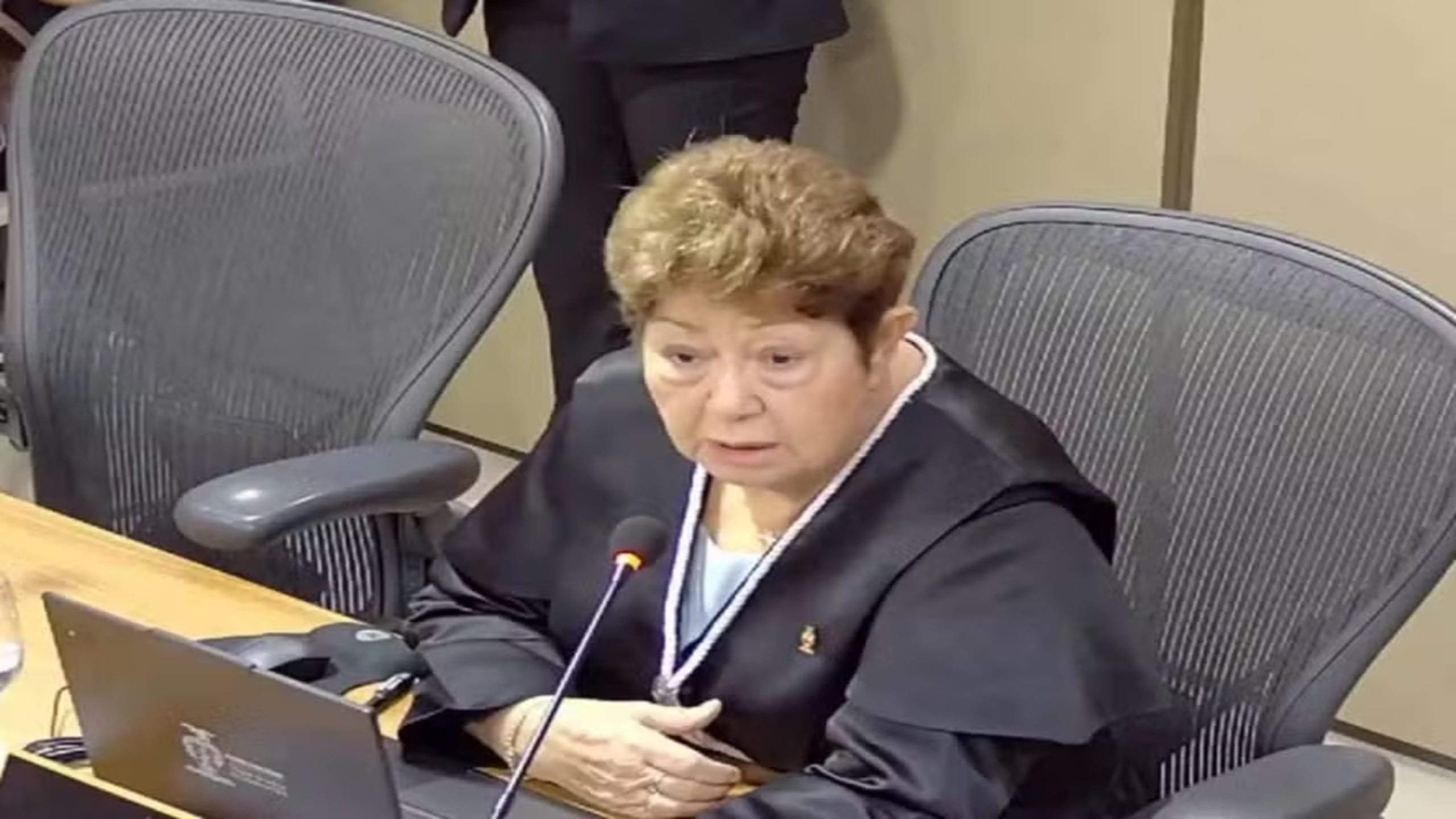 Desembargadora compara corte de ‘penduricalhos’ a ‘escravidão’; ela recebeu R$ 971 mil em 2025; vídeo