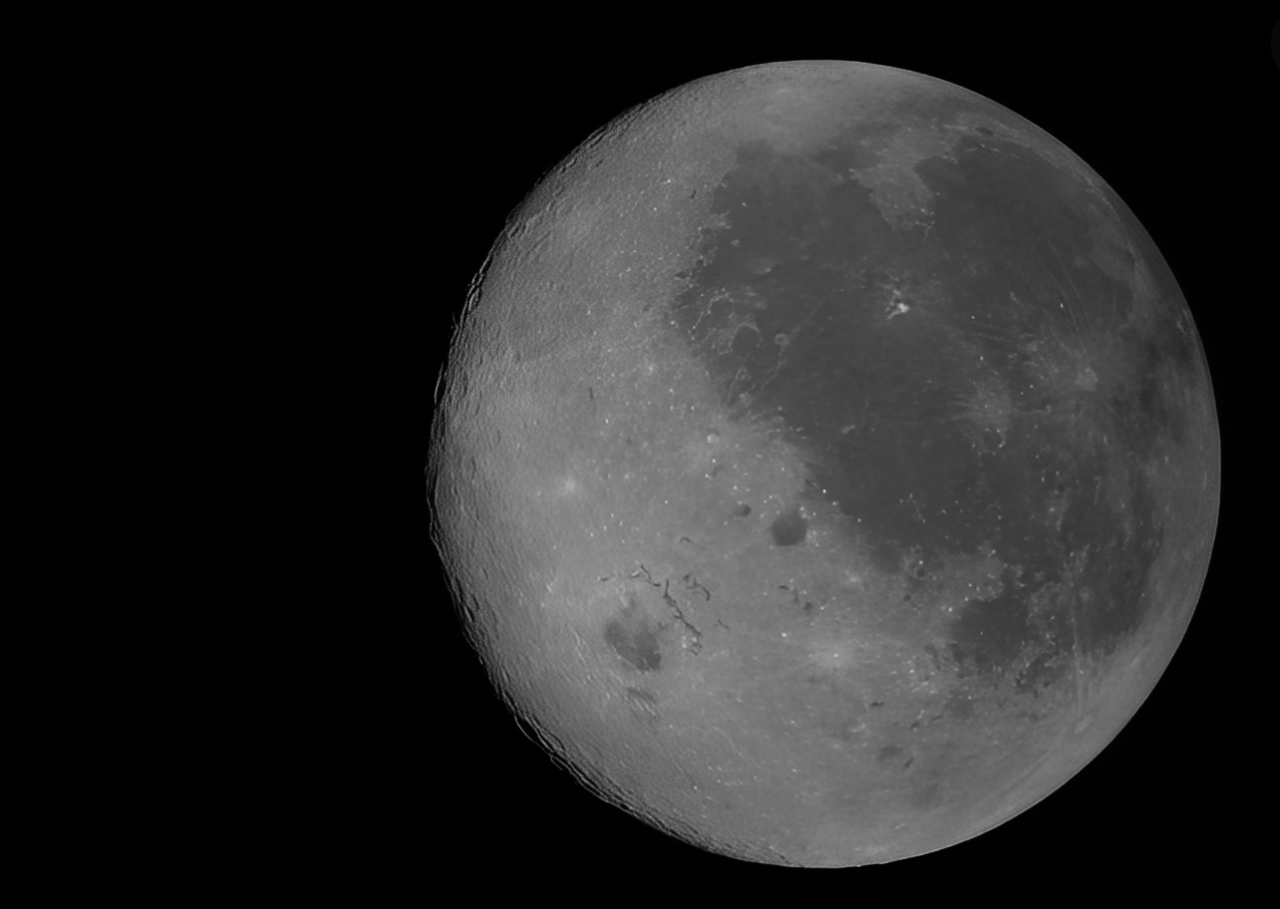 Artemis II divulga imagens inéditas da Lua e registra lado oculto do satélite