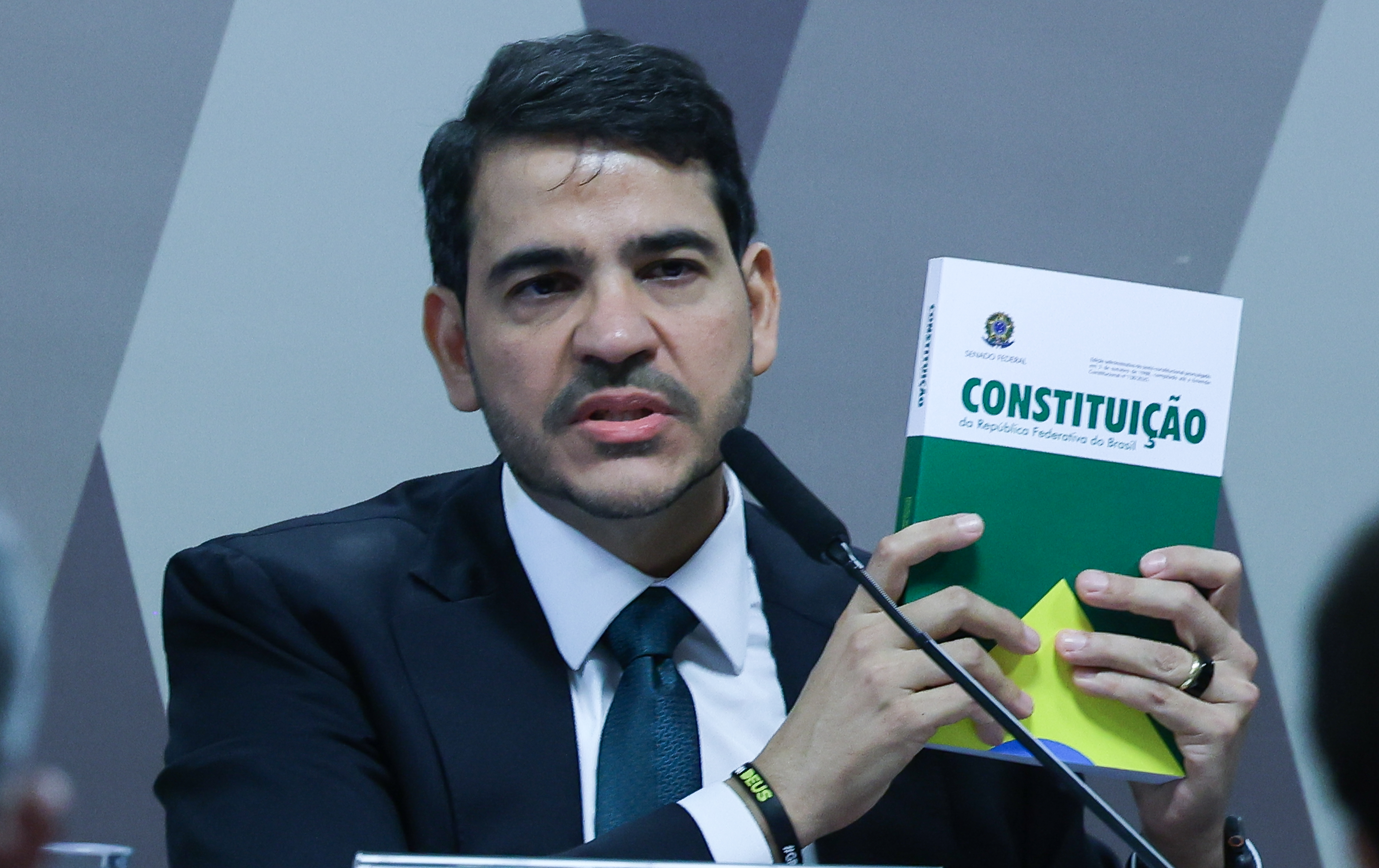Messias critica duração do inquérito das fake news no STF e diz que ‘ninguém pode ser investigado a vida toda’
