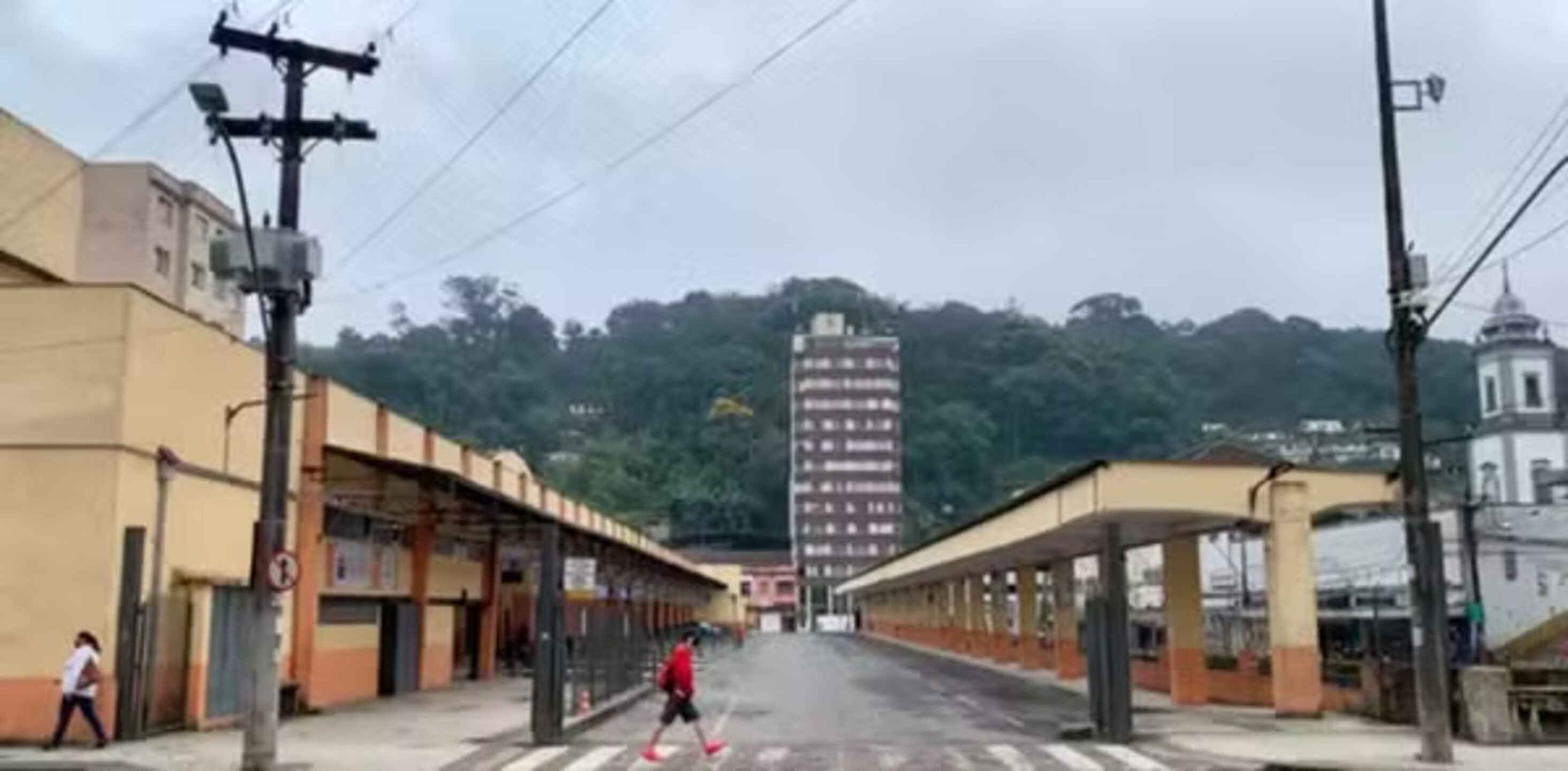 Motoristas paralisam circulação de 93 linhas de ônibus em Petrópolis por atraso nos salários