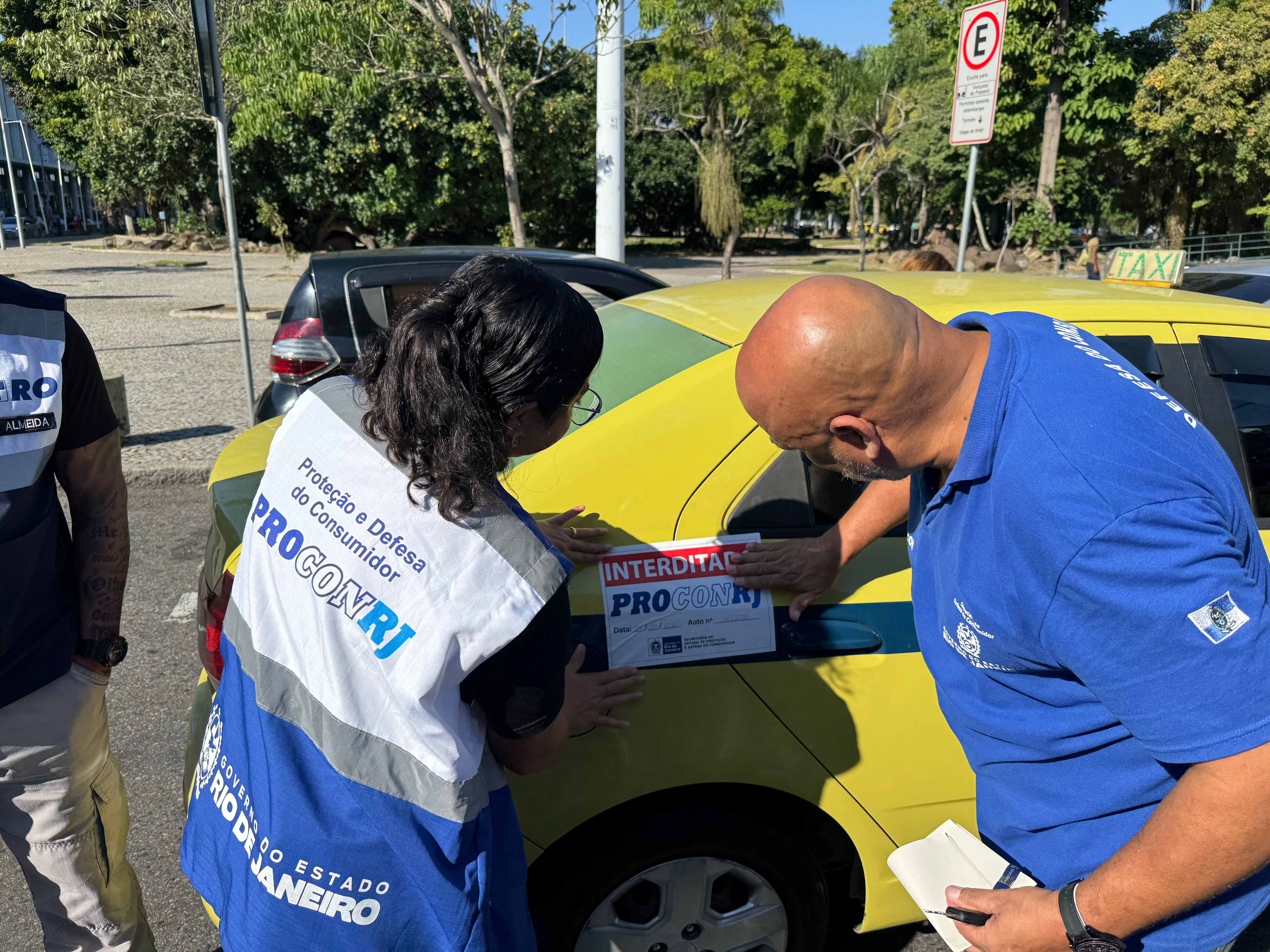 Operação no Rio prende suspeitos, retém ônibus e interdita veículos às vésperas do feriado