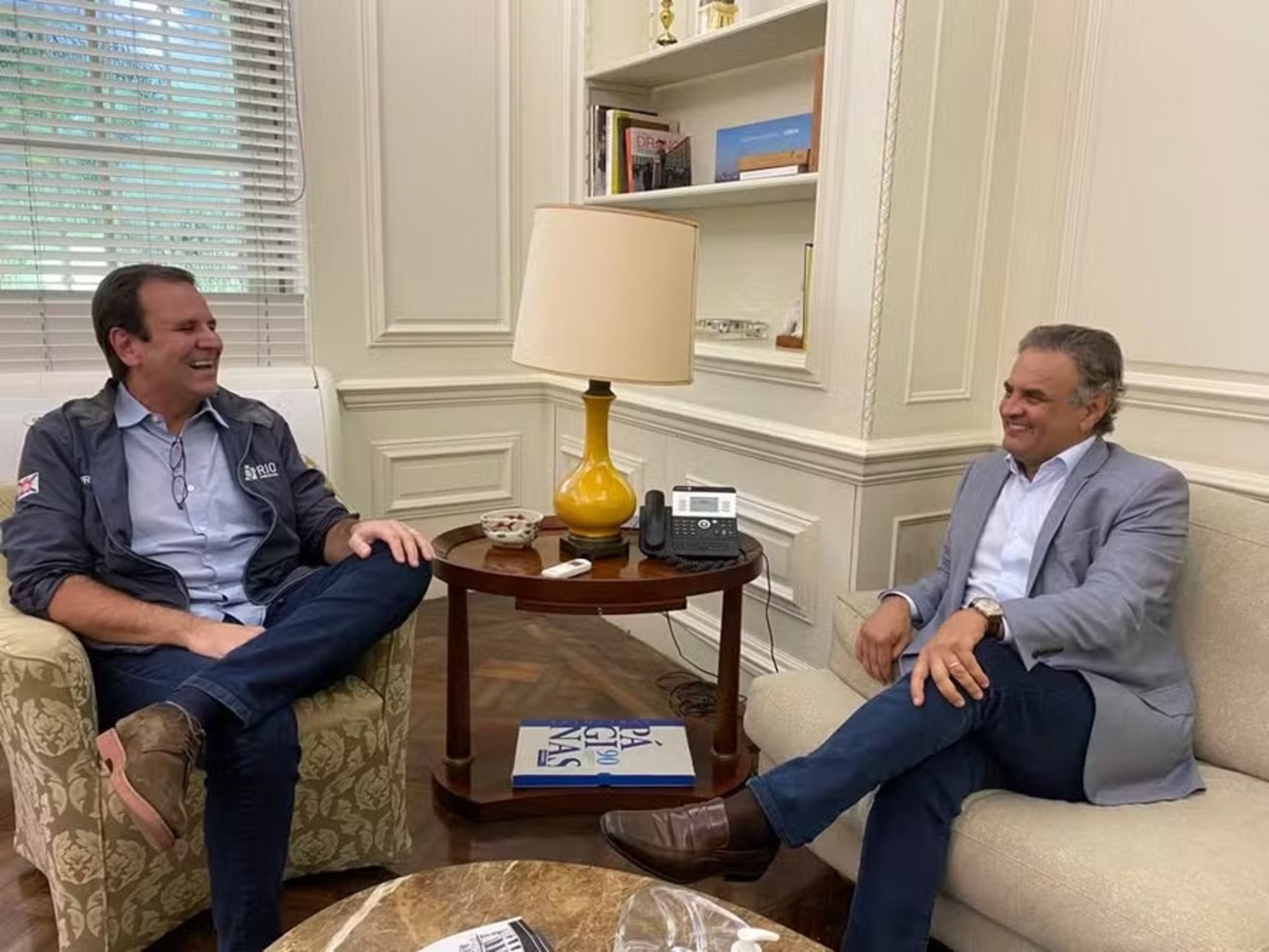 PSDB formaliza apoio a Eduardo Paes em ato no Rio com presença de Aécio Neves