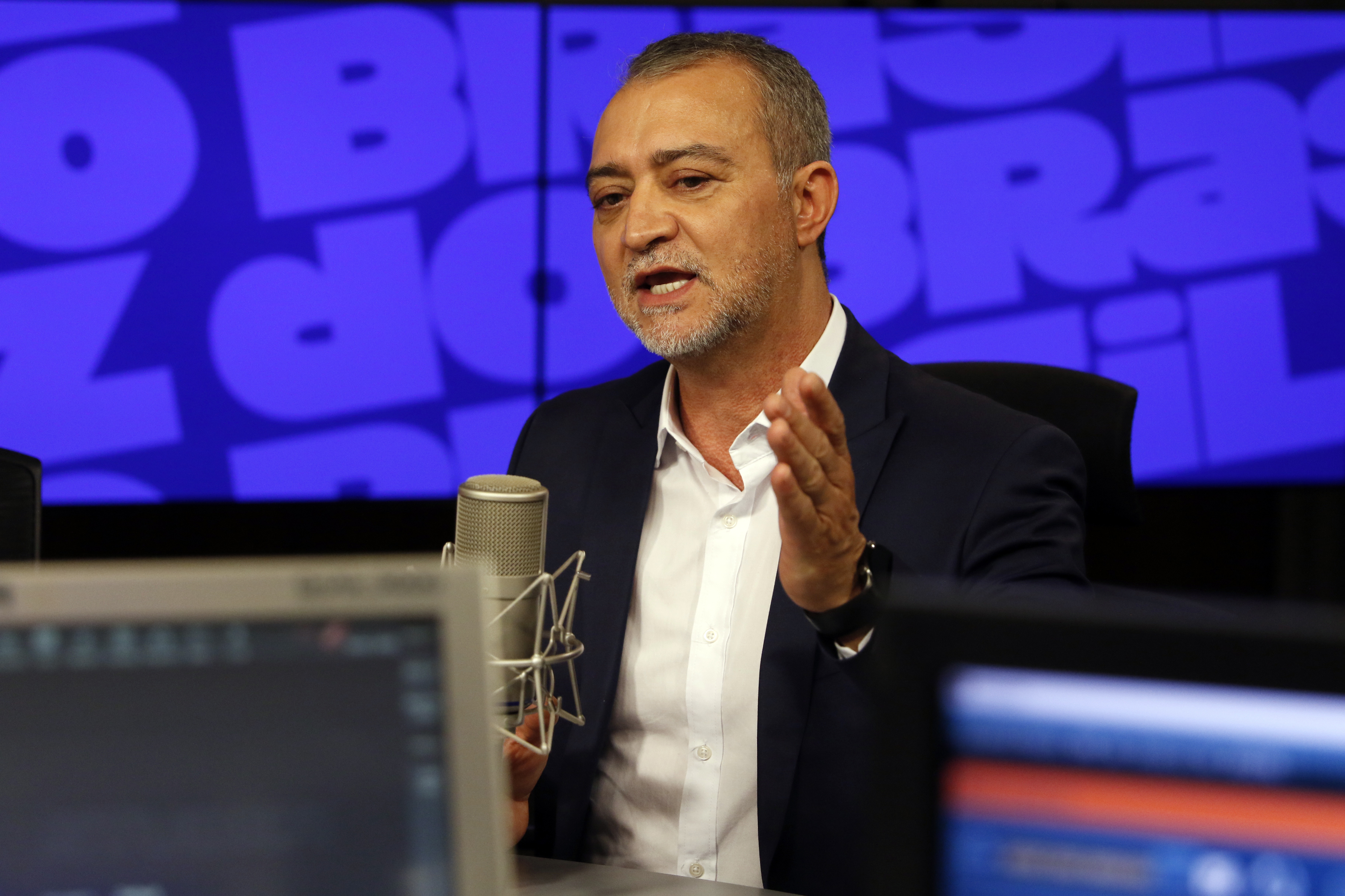 Petista Edegar Pretto desiste de pré-candidatura ao governo do RS e apoia Juliana Brizola, do PDT