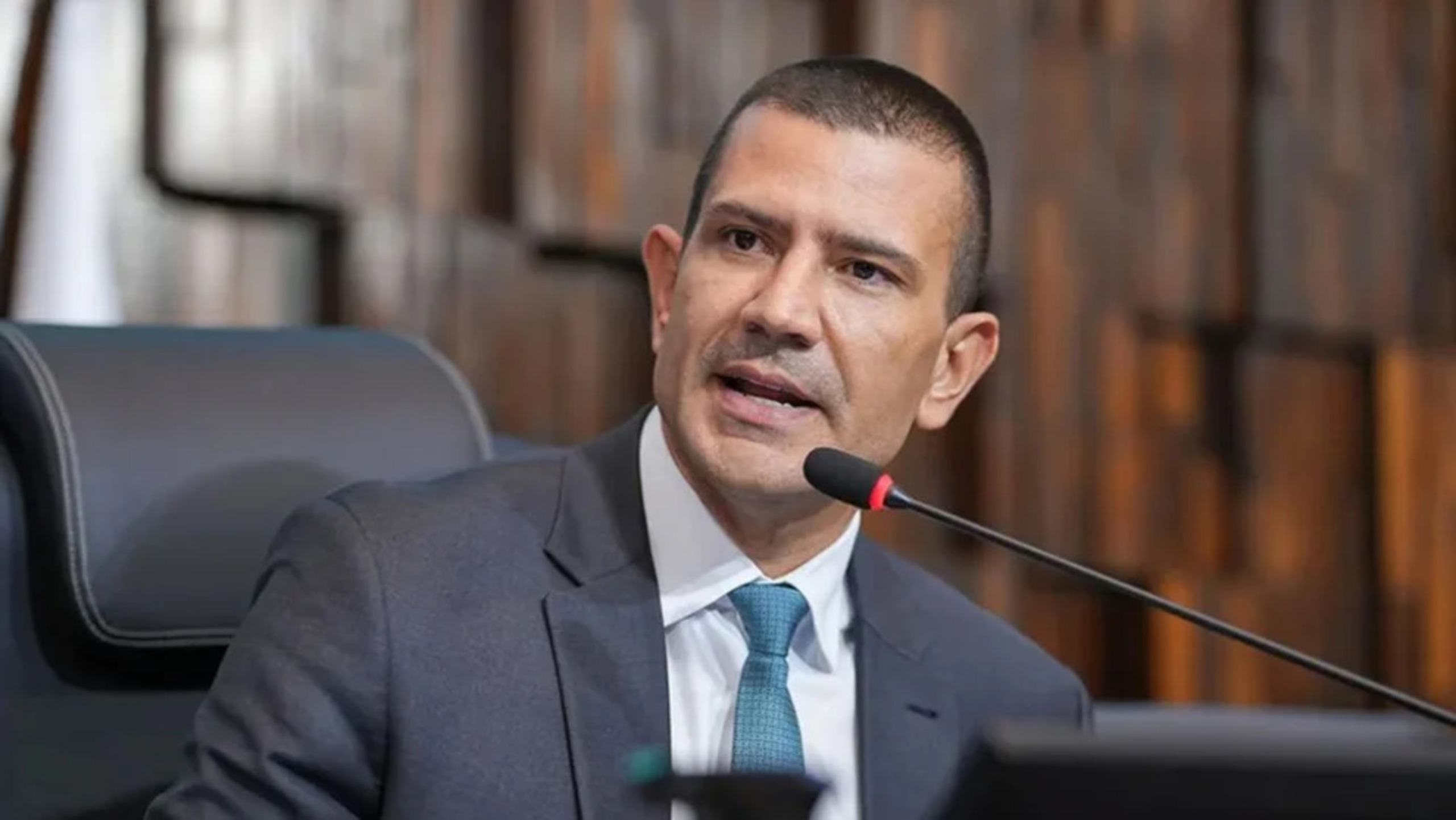 Diálogo vai resolver sucessão no Rio, reforça Douglas Ruas, novo presidente da Alerj