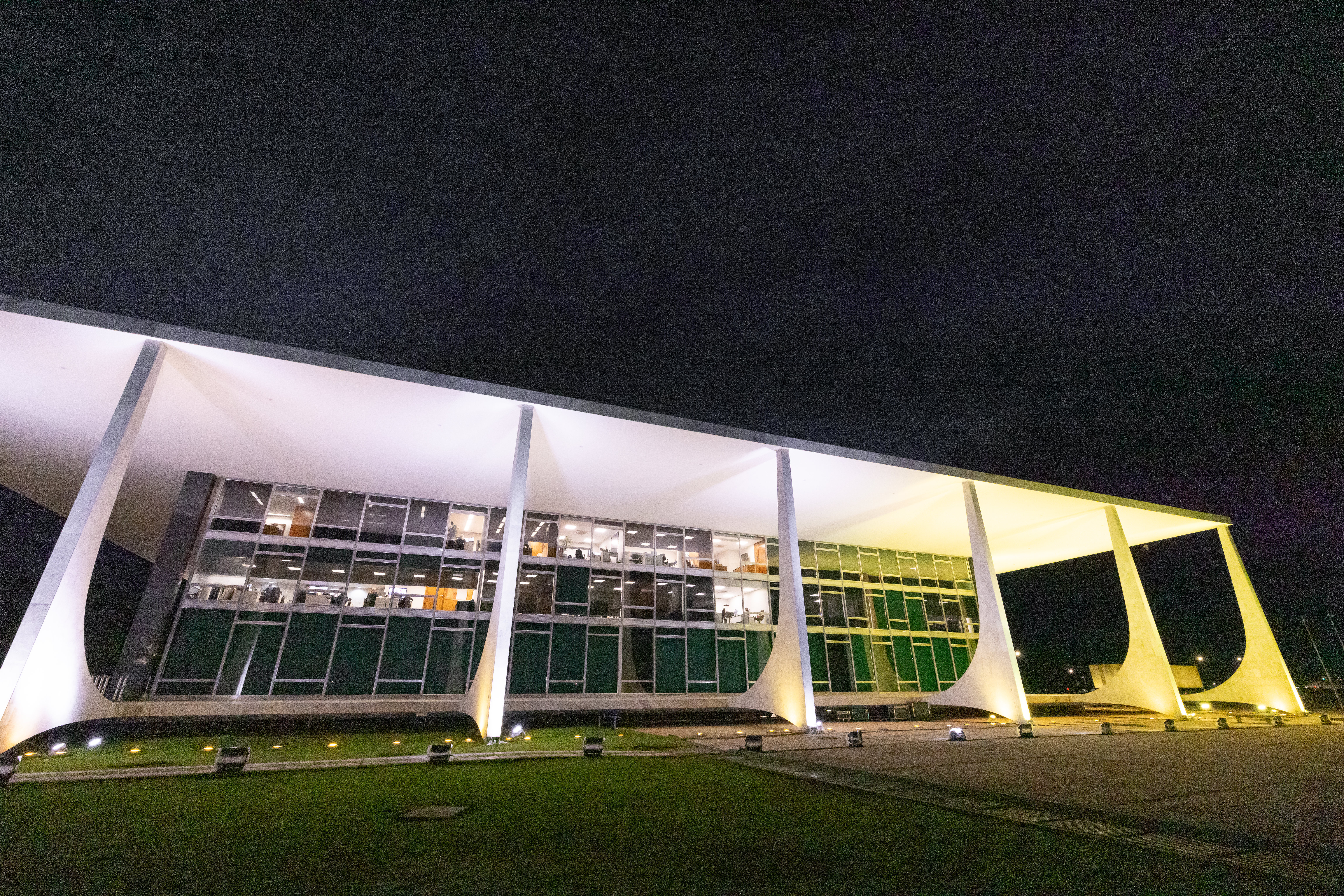 STF inicia sessão que decidirá se Rio terá eleições diretas ou indiretas para mandato-tampão; siga ao vivo