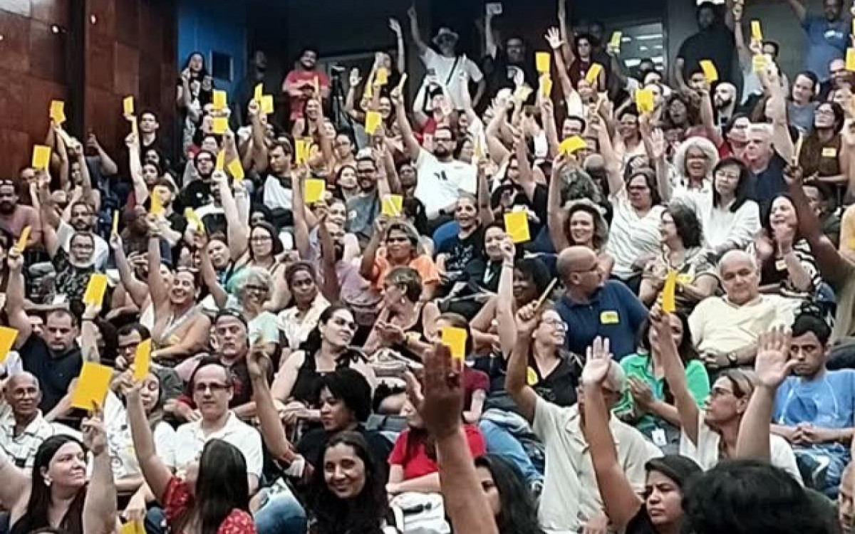 Greve unificada na Uerj: técnicos aderem à paralisação e reforçam movimento dos docentes