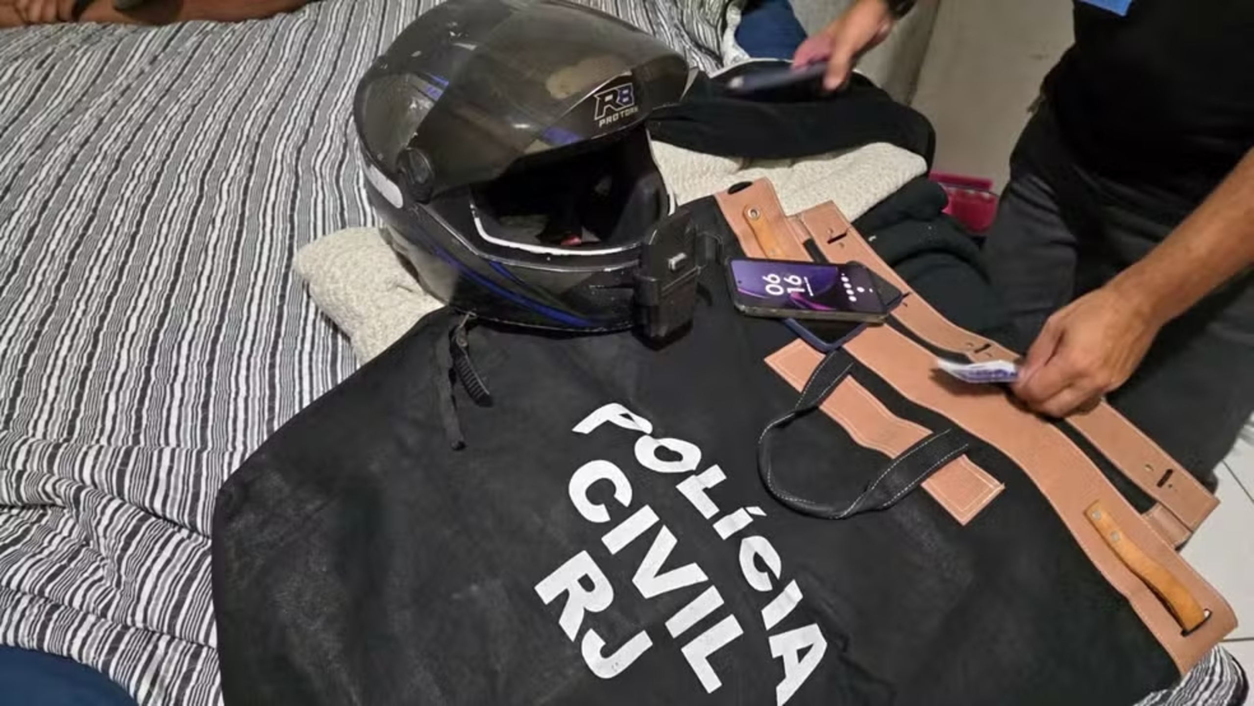 Motociclista influencer que agredia pedestres é alvo de ação