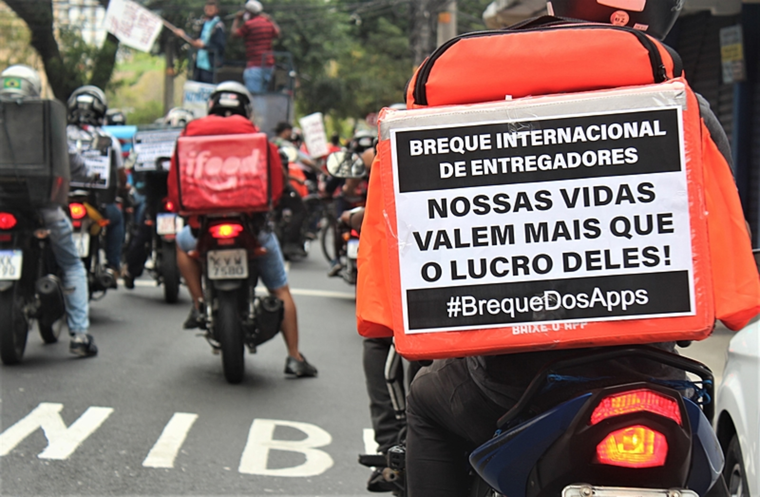 Entregadores e motoristas ameaçam greve nacional e pressionam Congressso por PL dos Aplicativos