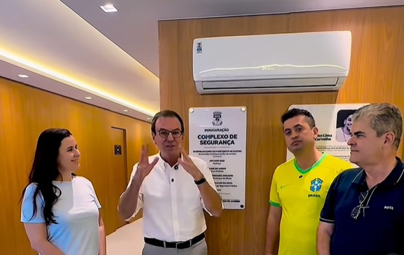 Pré-candidato ao governo, Paes visita programa de segurança em Duque de Caxias; vídeo