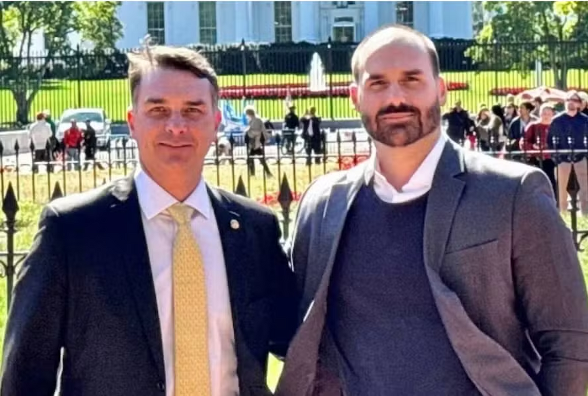 Apelo de Flávio por união expõe tensão na família Bolsonaro