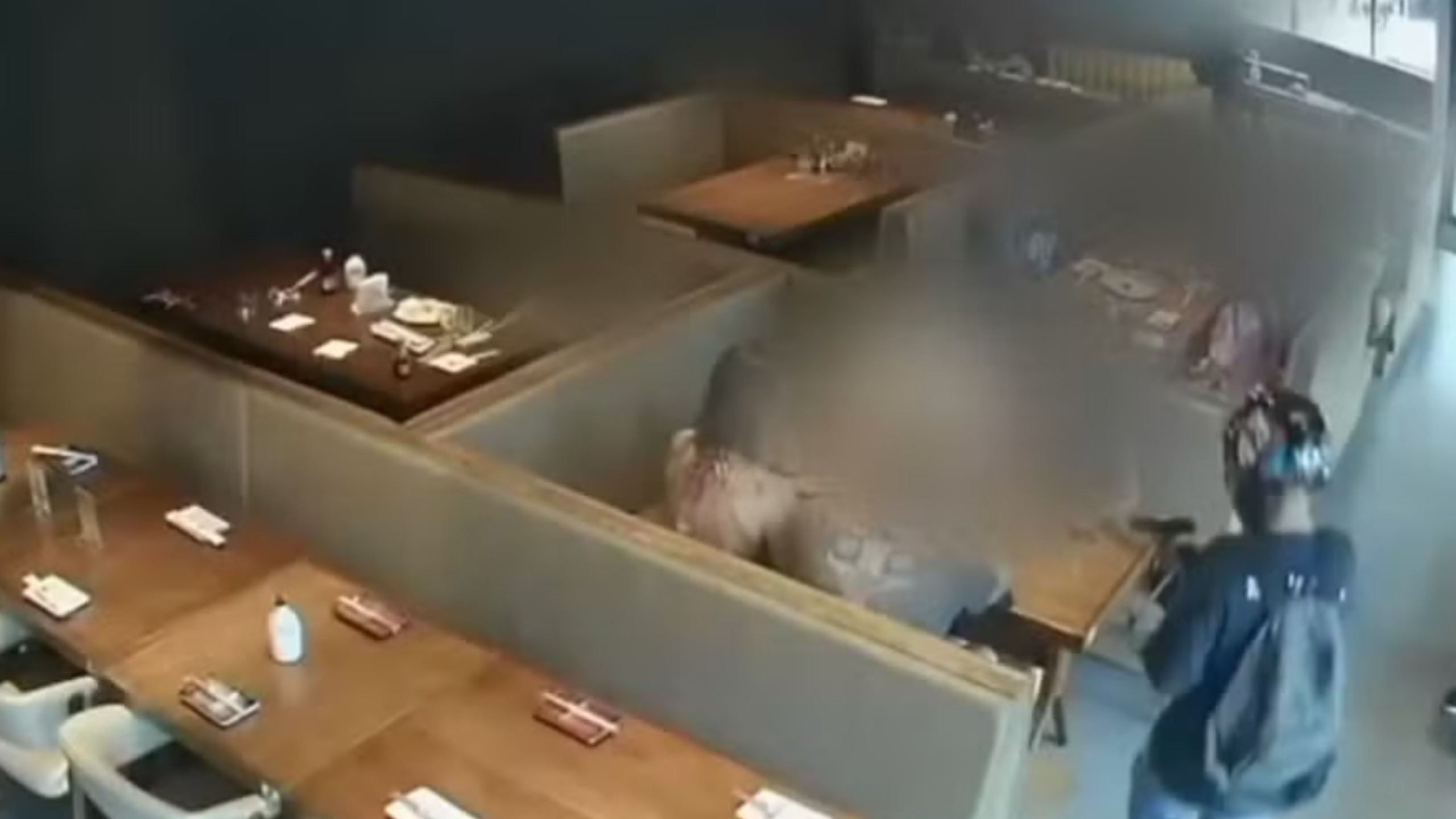 Arrastão em restaurante japonês no Morumbi assusta clientes e mobiliza polícia em SP; vídeo