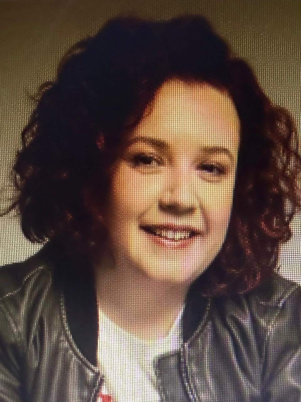 Influenciadora viraliza ao ensinar como ser puxa-saco do chefe e conquistar promoção