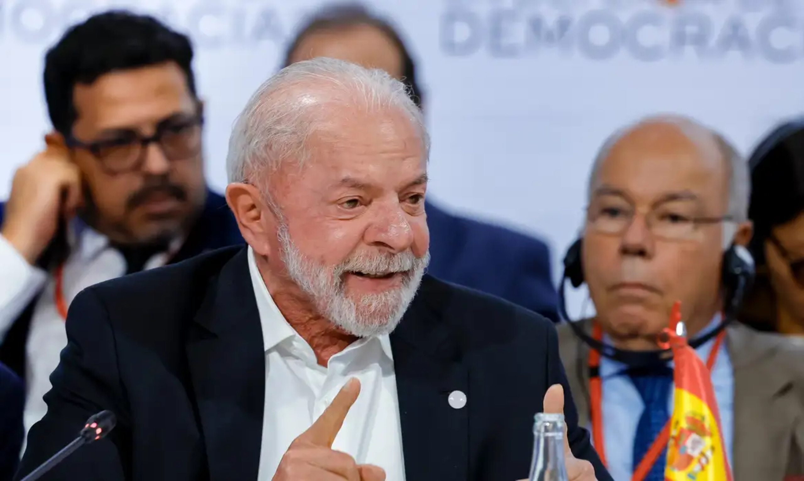 Lula defende fim da escala 6×1 em fórum na Espanha