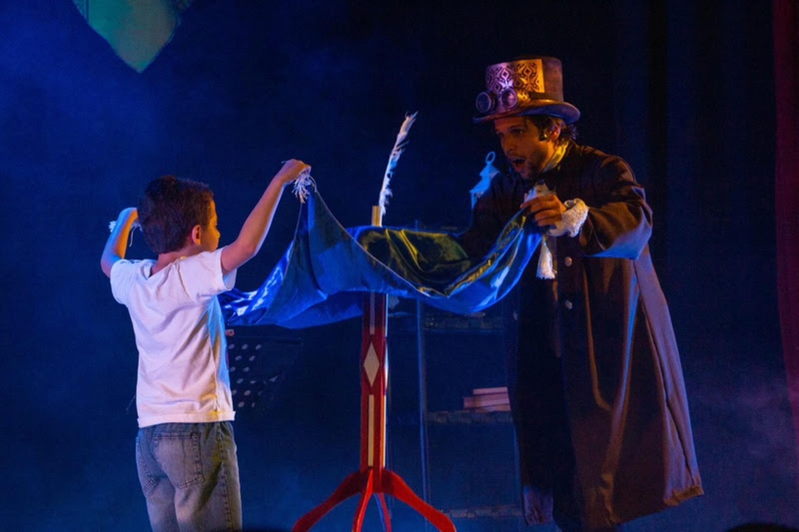 Feriado tem teatro e mágica para crianças na EcoVilla Ri Happy