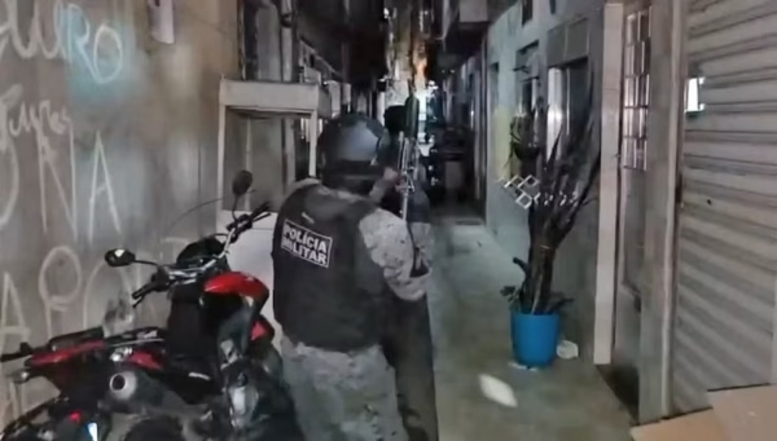 Operação da PM na Maré tem intenso tiroteio