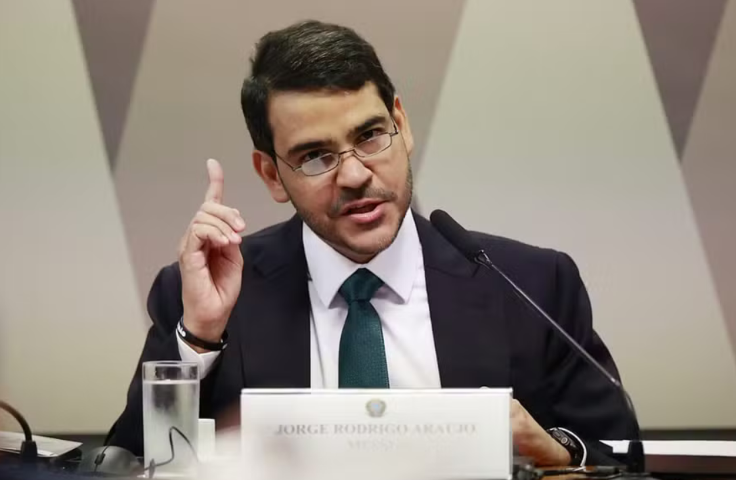 Messias diz que é ‘totalmente contra o aborto’ em sabatina no Senado: ‘Crime’