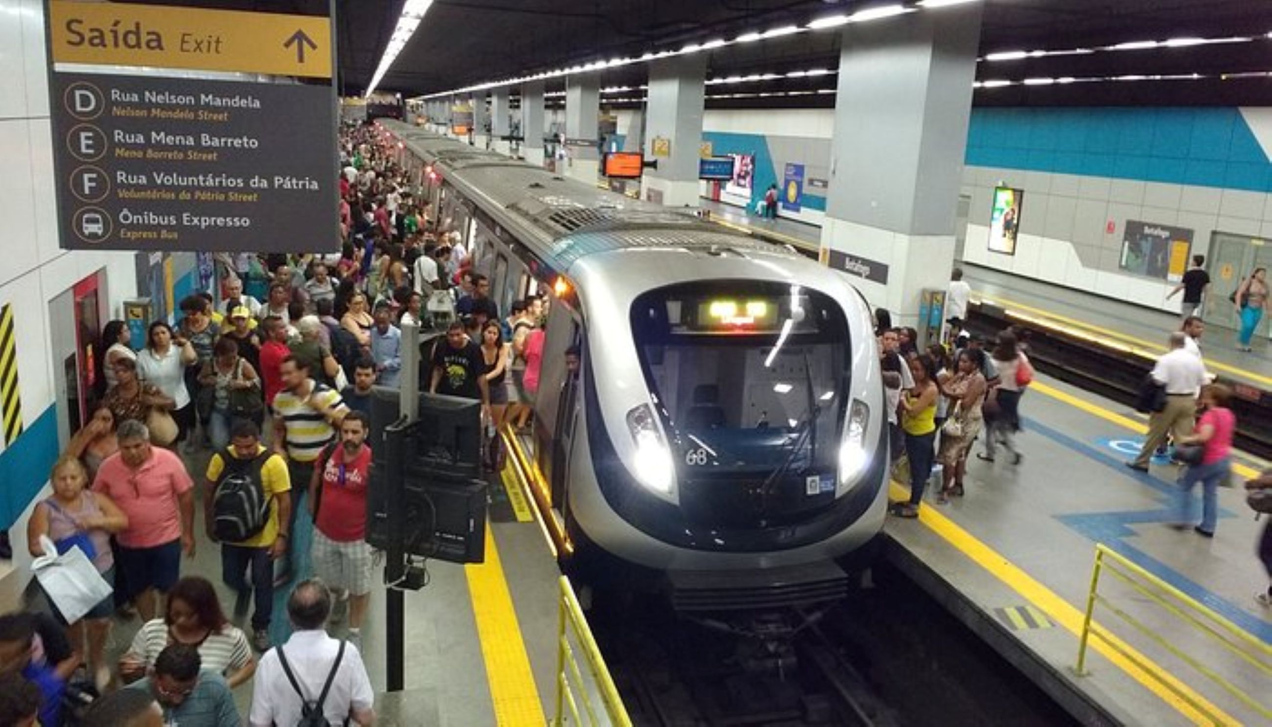 Metrô do Rio para após apagão e causa atrasos em três linhas