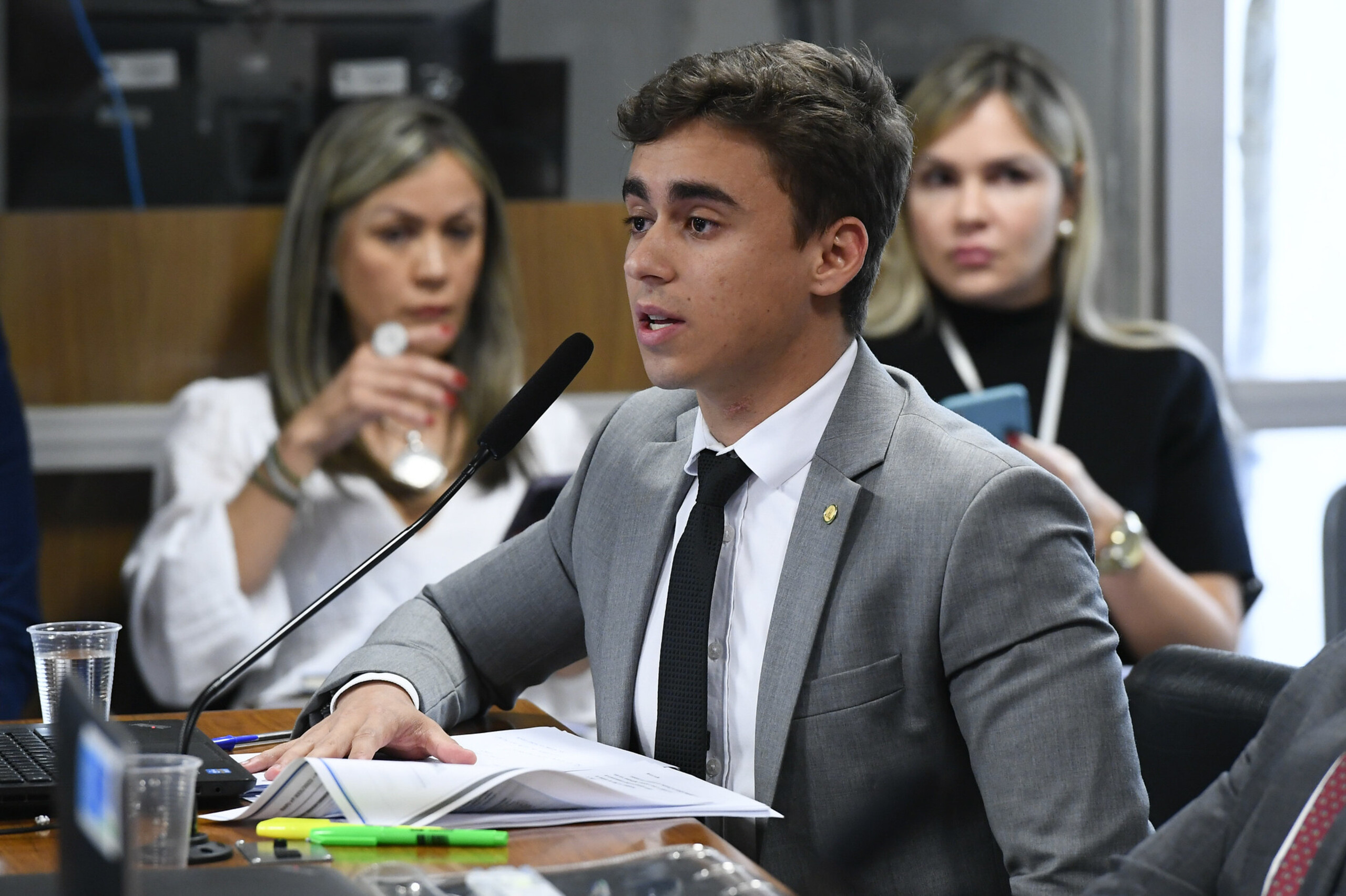 Nikolas Ferreira alerta para crise fiscal e risco político em MG