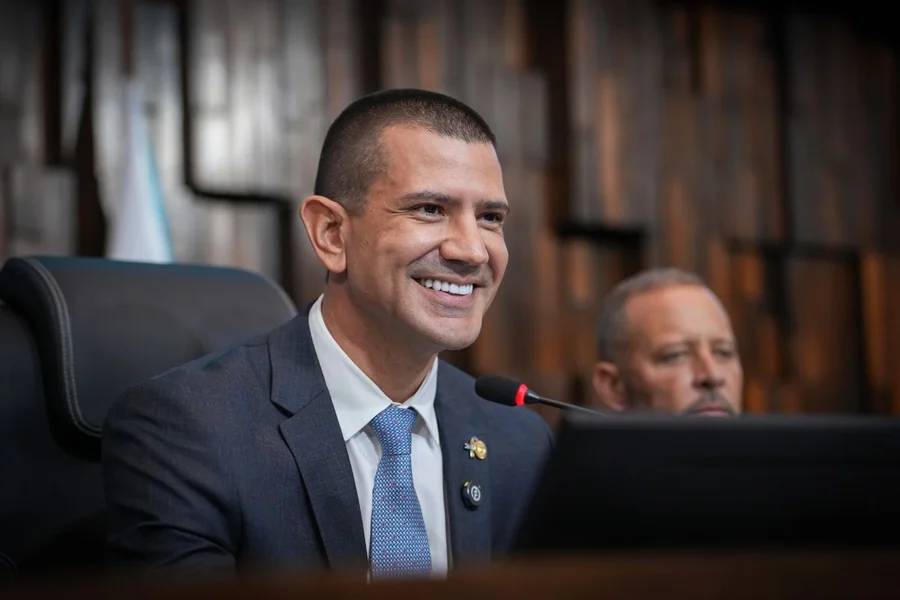 Quem defende interinidade defende instabilidade institucional, diz Douglas Ruas após eleição na Alerj