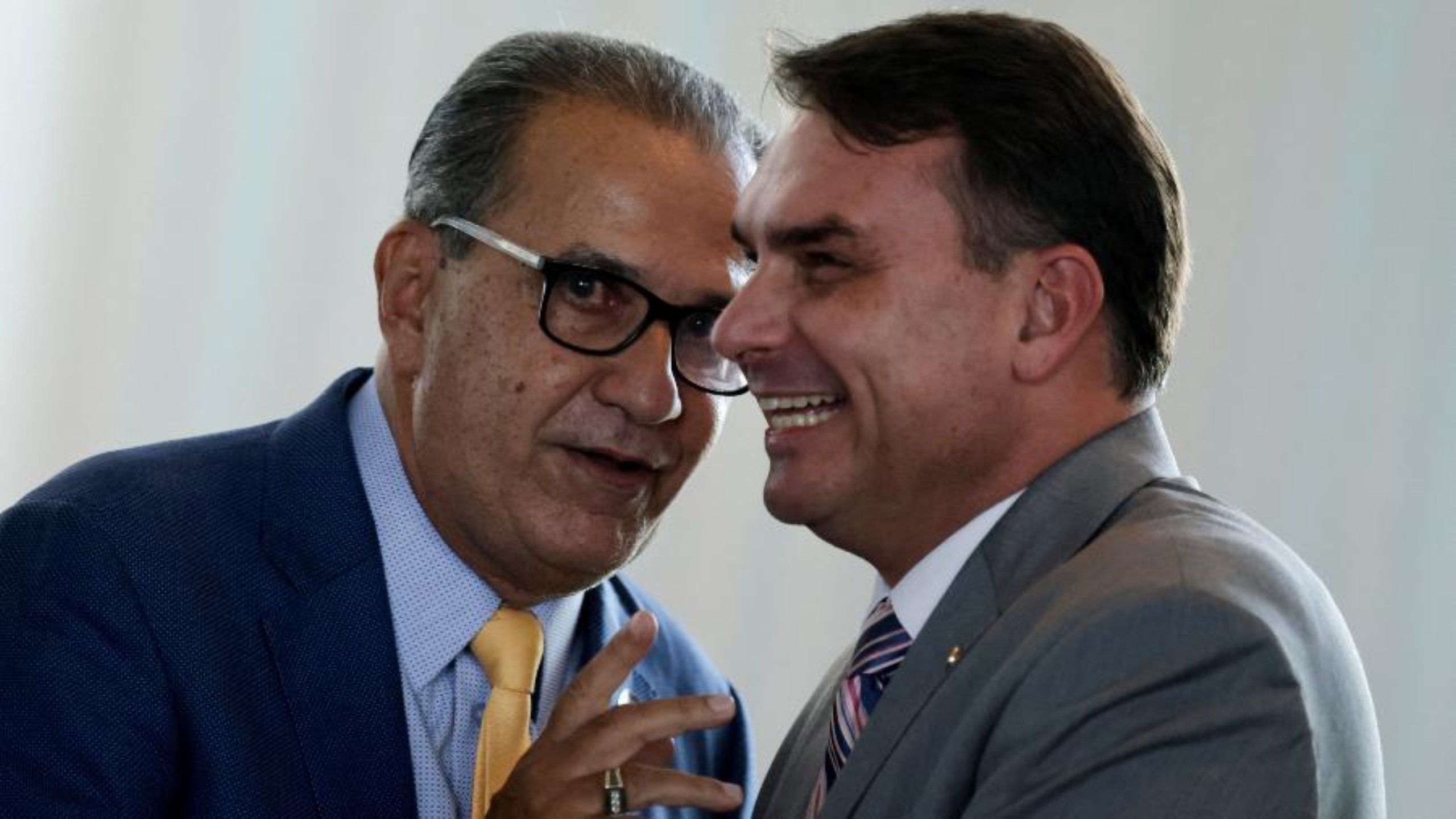 Flávio Bolsonaro e Malafaia marcam encontro no Rio para oficializar aliança política