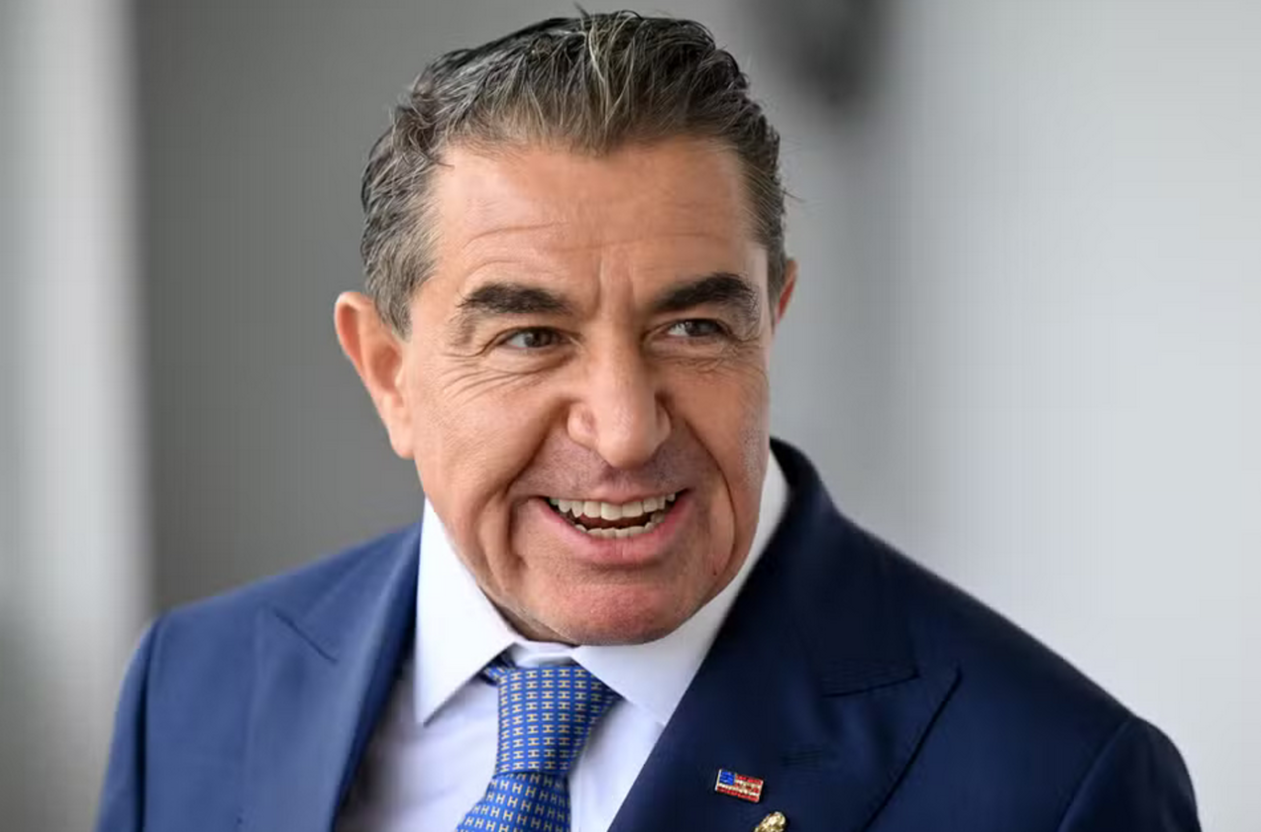 Aliado de Trump diz que mulheres brasileiras são ‘raça maldita’ e ‘programadas para causar confusão’