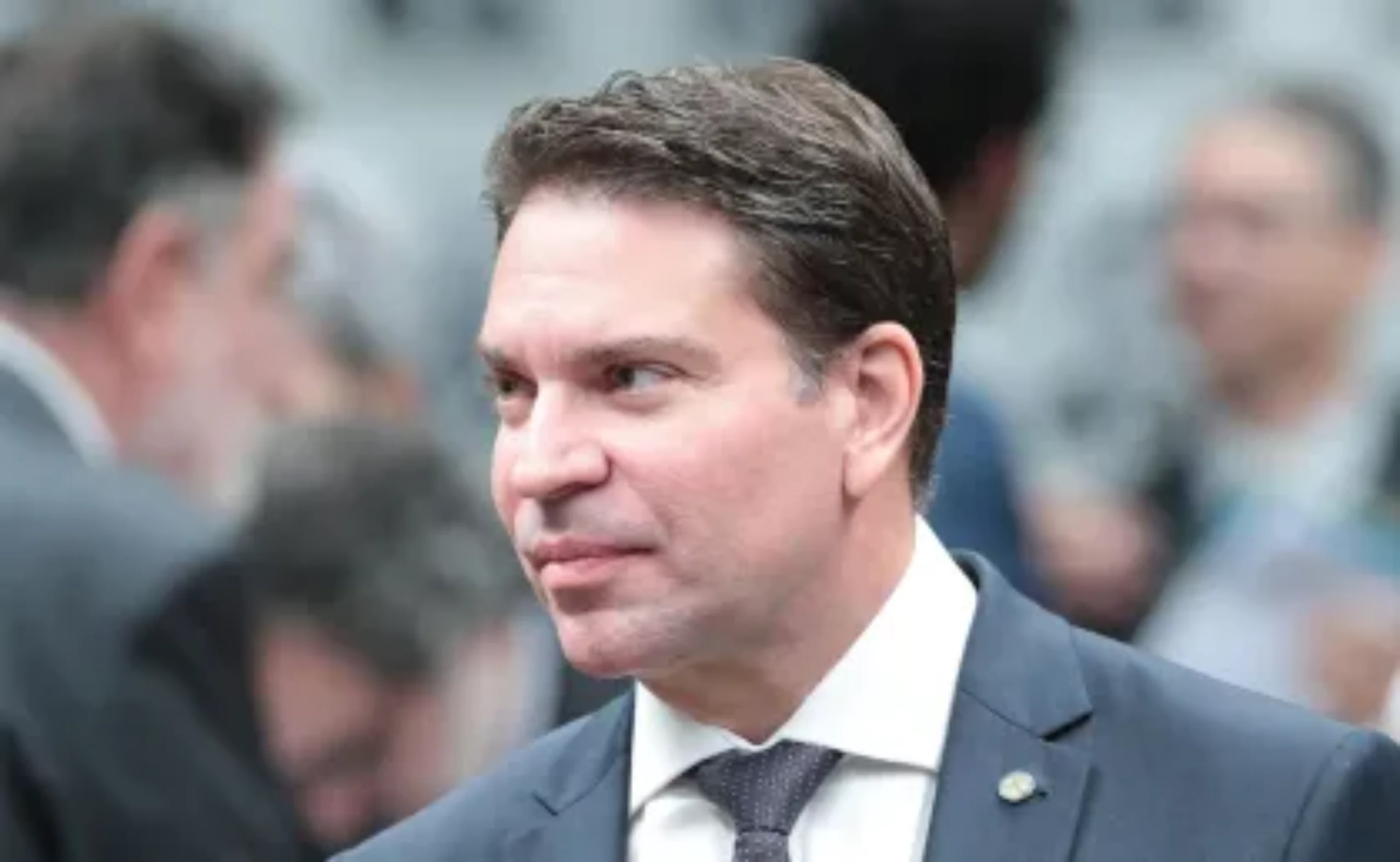 Ramagem é retirado de lista de detidos nos EUA e bolsonaristas agradecem Trump