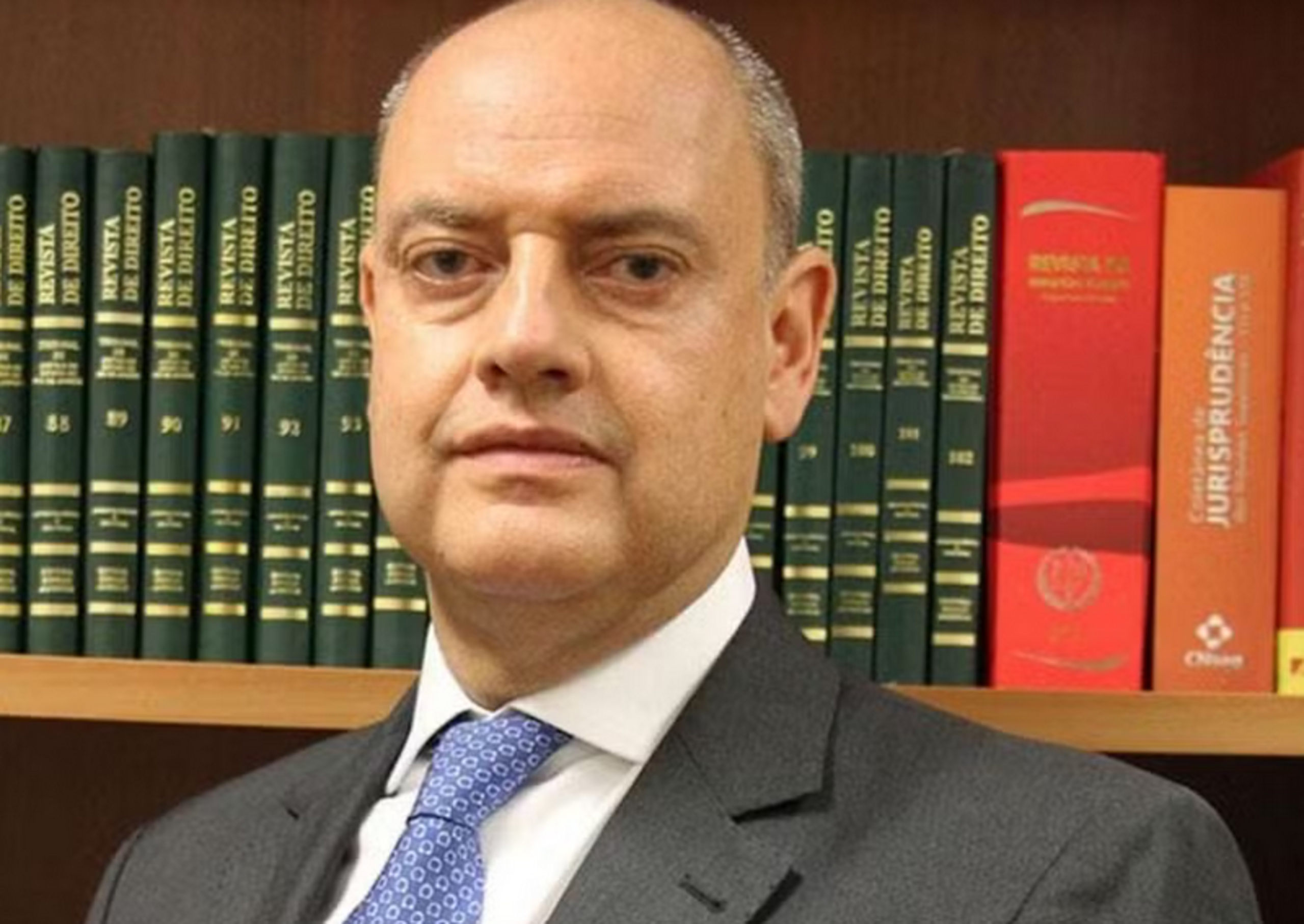 Governador interino do Rio enfrenta pressão para revisar contratos herdados da gestão de Castro