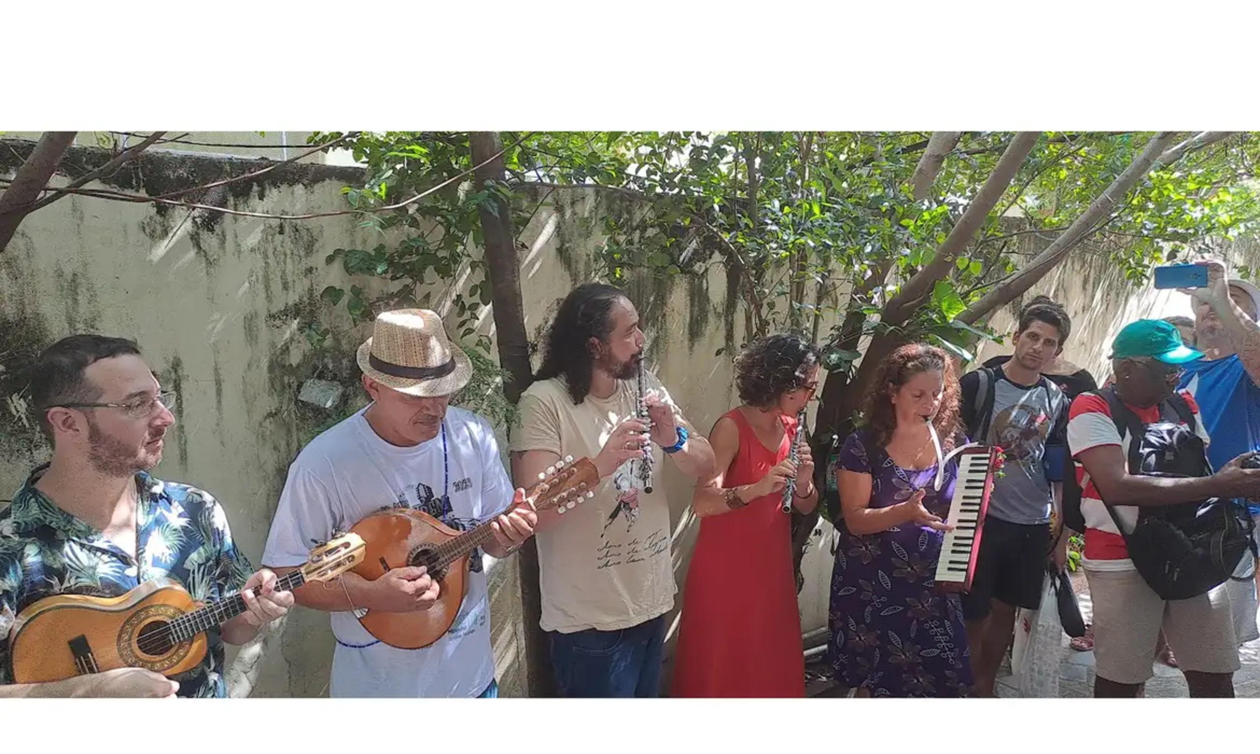 Trem do Choro anima feriado com música e homenagem a ícones