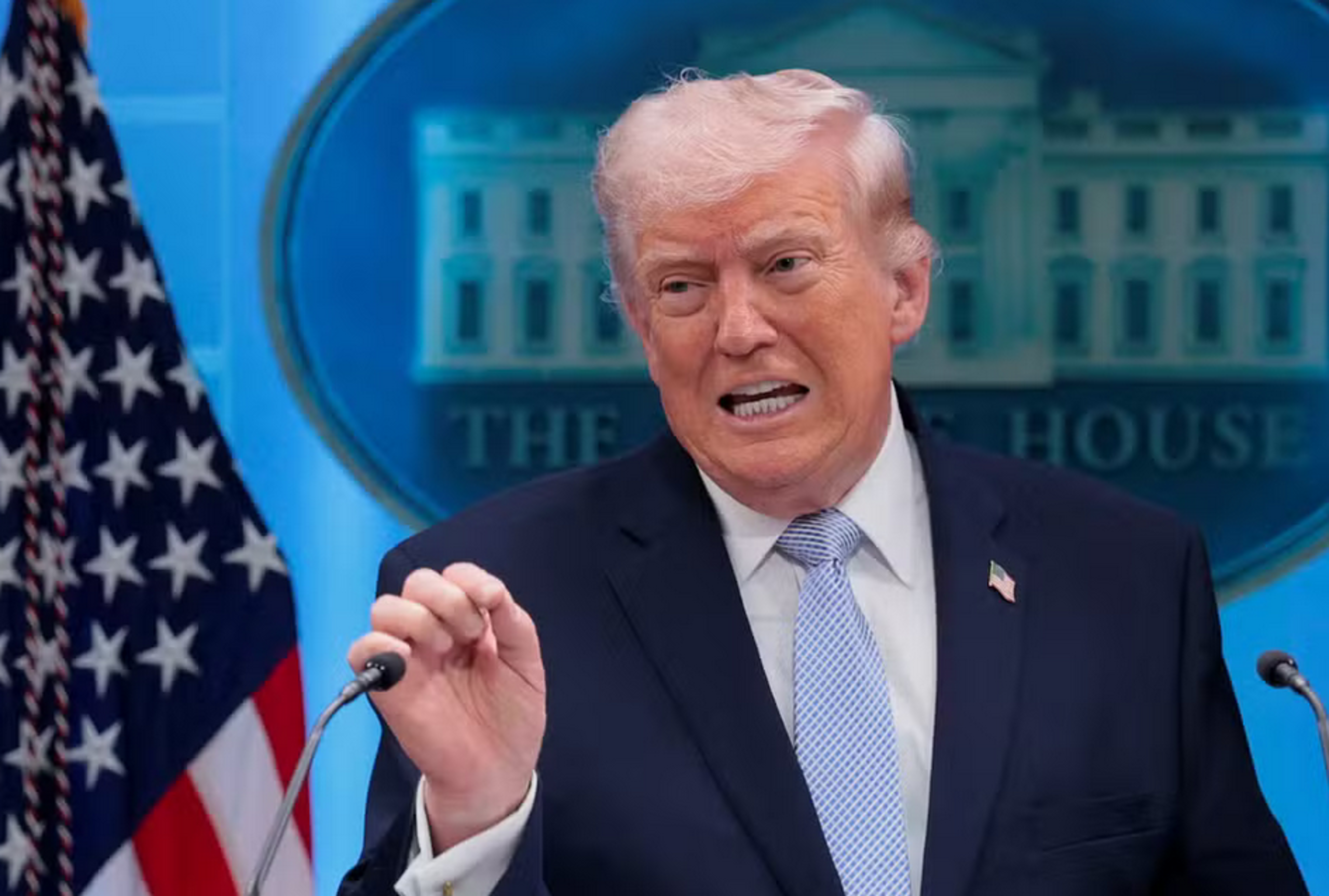 Trump vai taxar em 50% países que fornecem armas ao Irã