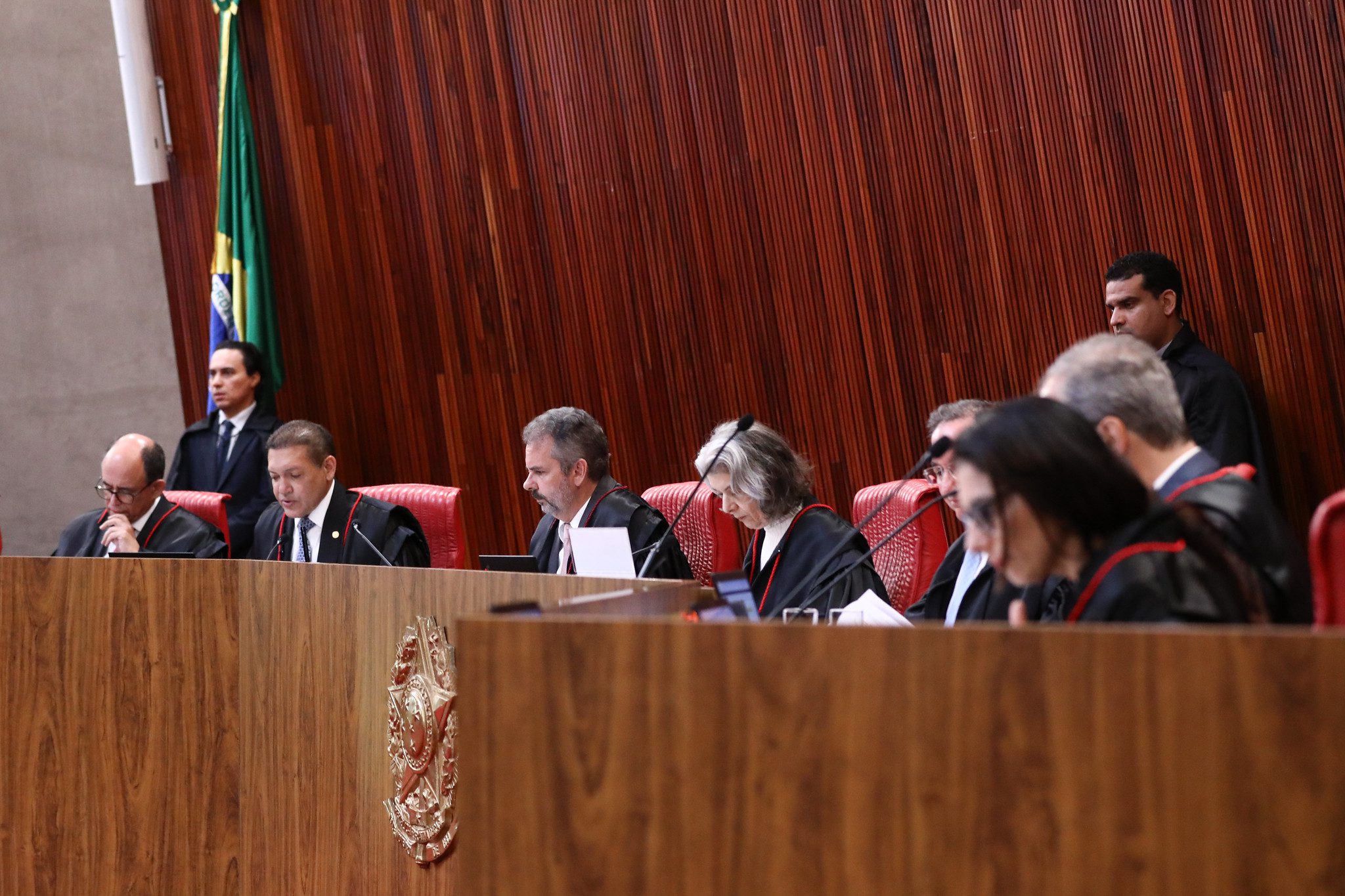 TSE publica acórdão sobre Cláudio Castro e confirma inelegibilidade sem cassação